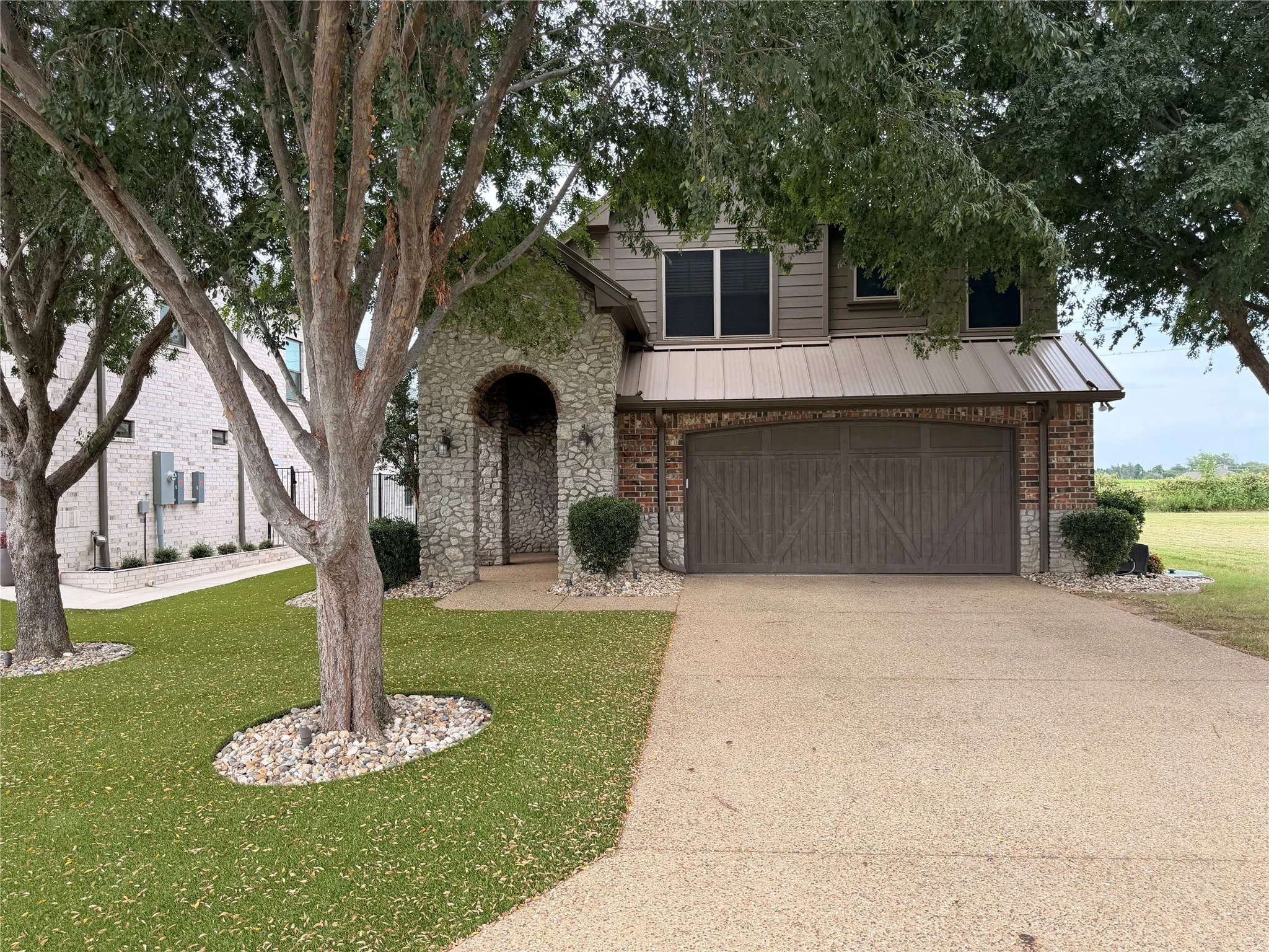 Single Family Residence For Sale in Grayson County , 155 Bay Creek Lane, Gordonville, Texas 76245, 3 Bedroom, 3 Bathroom, 2 Garage spaces, 2,239 Sqft, built in 2013, mls#21391447, Real Estate Agent in Gordonville, Homes For Sale in Grayson county, Homes For Sale in Gordonville, Realtor in Gordonville Texas, Real Estate Brokerage Independent Realty Texas, Luminita Cordes Realtor