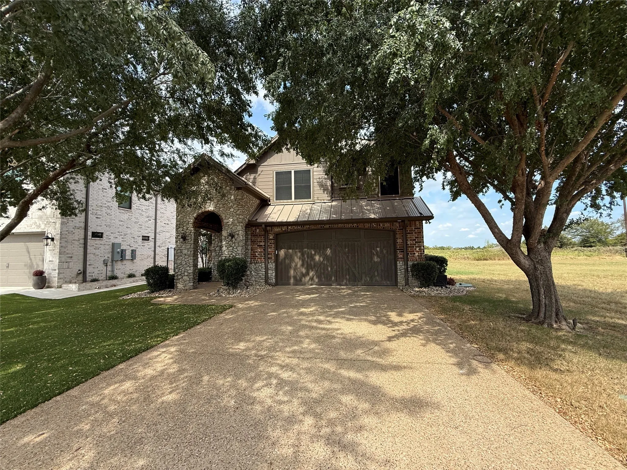 Single Family Residence For Sale in Grayson County , 155 Bay Creek Lane, Gordonville, Texas 76245, 3 Bedroom, 3 Bathroom, 2 Garage spaces, 2,239 Sqft, built in 2013, mls#21391447, Real Estate Agent in Gordonville, Homes For Sale in Grayson county, Homes For Sale in Gordonville, Realtor in Gordonville Texas, Real Estate Brokerage Independent Realty Texas, Luminita Cordes Realtor
