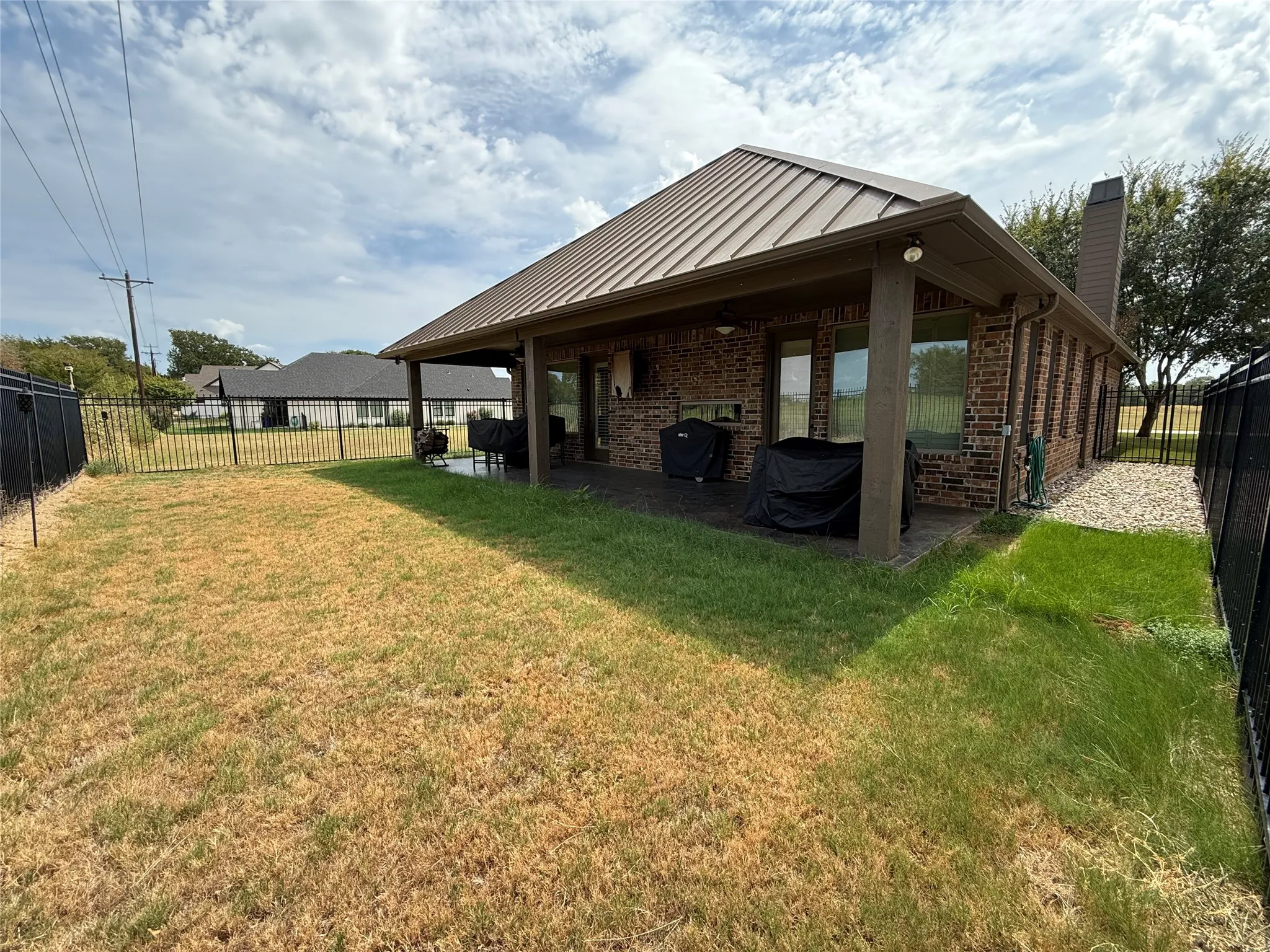 Single Family Residence For Sale in Grayson County , 155 Bay Creek Lane, Gordonville, Texas 76245, 3 Bedroom, 3 Bathroom, 2 Garage spaces, 2,239 Sqft, built in 2013, mls#21391447, Real Estate Agent in Gordonville, Homes For Sale in Grayson county, Homes For Sale in Gordonville, Realtor in Gordonville Texas, Real Estate Brokerage Independent Realty Texas, Luminita Cordes Realtor