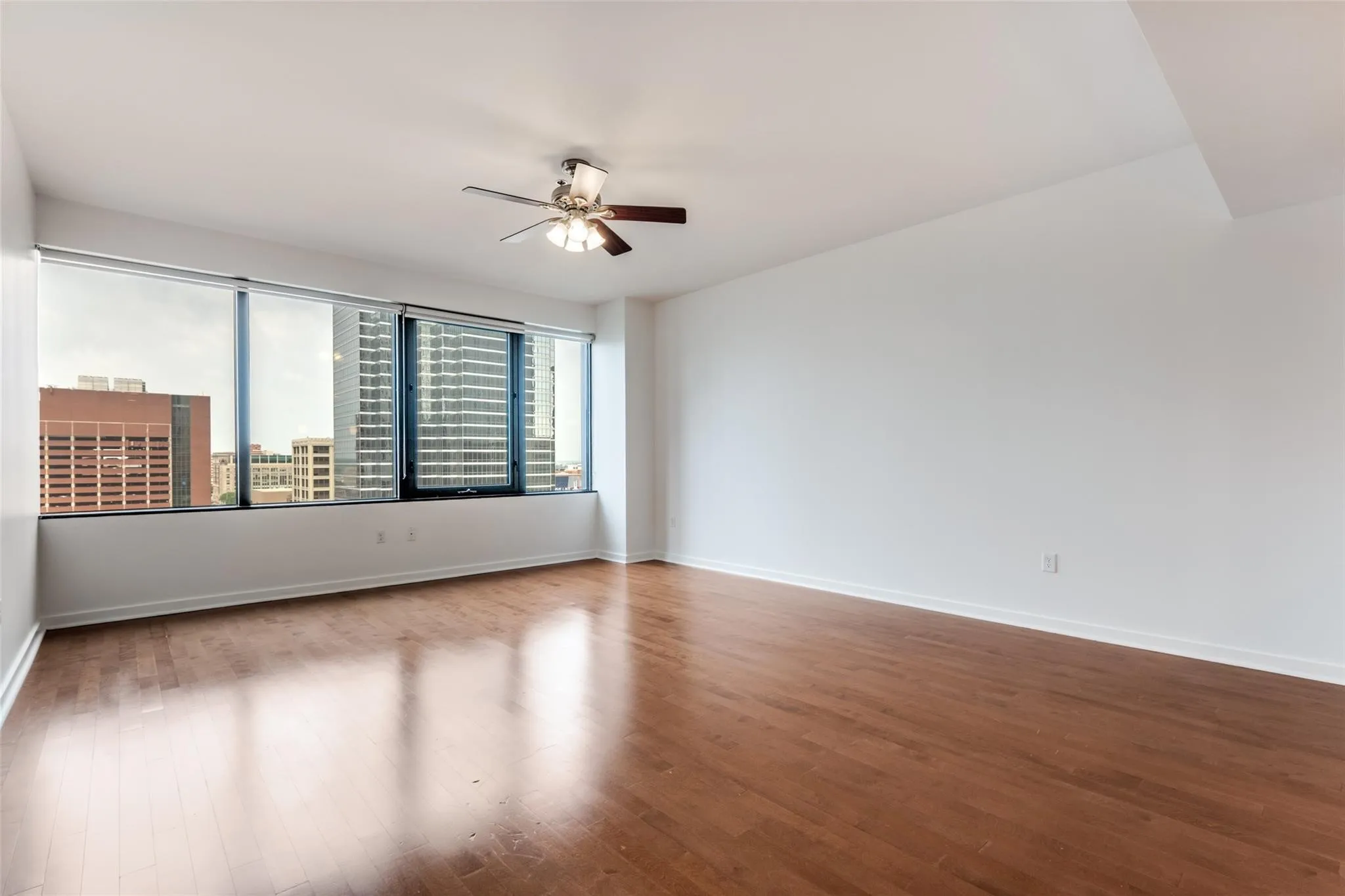 Condominium For Rent in Dallas County , 1200 Main Street 804, Dallas, Texas 75202, 2 Bedroom, 2 Bathroom, 2 Garage spaces, 1,169 Sqft, built in 1974, mls#21391412, Real Estate Agent in Dallas, Homes For Rent in Dallas county, Homes For Rent in Dallas, Realtor in Dallas Texas, Real Estate Brokerage Independent Realty Texas, Luminita Cordes Realtor