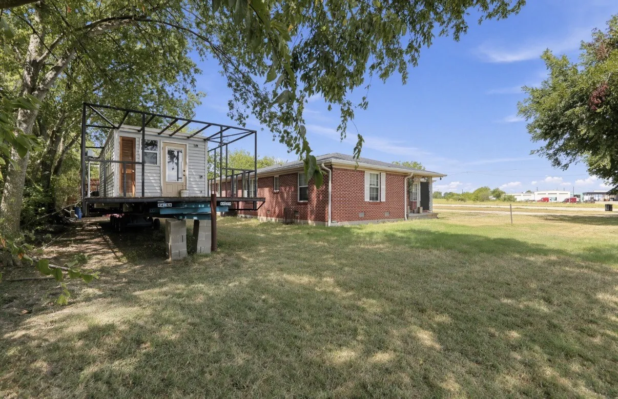 Single Family Residence For Sale in Mc Lennan County , 535 Ross Road, Elm Mott, Texas 76640, 3 Bedroom, 2 Bathroom, Garage spaces, 2,050 Sqft, built in 1965, mls#21391190, Real Estate Agent in Elm Mott, Homes For Sale in Mc Lennan county, Homes For Sale in Elm Mott, Realtor in Elm Mott Texas, Real Estate Brokerage Independent Realty Texas, Luminita Cordes Realtor