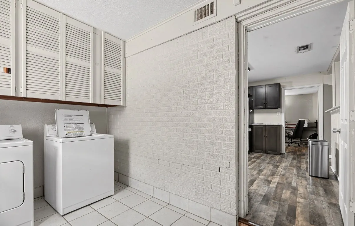 Single Family Residence For Sale in Mc Lennan County , 535 Ross Road, Elm Mott, Texas 76640, 3 Bedroom, 2 Bathroom, Garage spaces, 2,050 Sqft, built in 1965, mls#21391190, Real Estate Agent in Elm Mott, Homes For Sale in Mc Lennan county, Homes For Sale in Elm Mott, Realtor in Elm Mott Texas, Real Estate Brokerage Independent Realty Texas, Luminita Cordes Realtor
