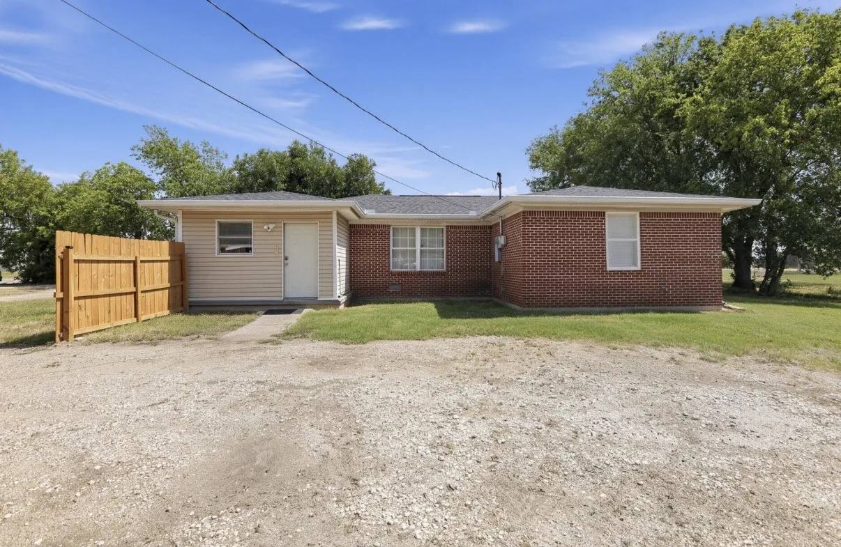 Single Family Residence For Sale in Mc Lennan County , 535 Ross Road, Elm Mott, Texas 76640, 3 Bedroom, 2 Bathroom, Garage spaces, 2,050 Sqft, built in 1965, mls#21391190, Real Estate Agent in Elm Mott, Homes For Sale in Mc Lennan county, Homes For Sale in Elm Mott, Realtor in Elm Mott Texas, Real Estate Brokerage Independent Realty Texas, Luminita Cordes Realtor