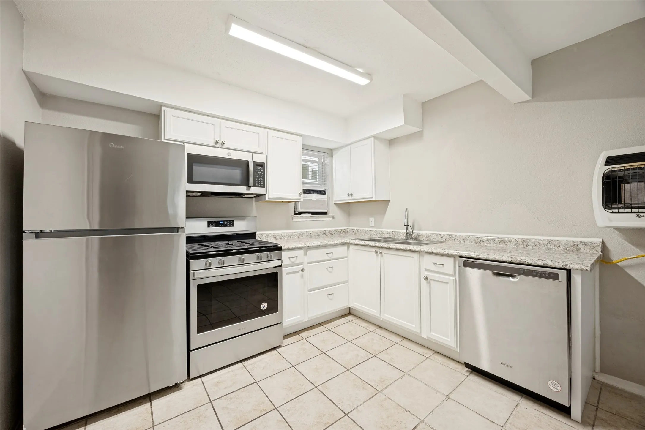 Apartment For Rent in Grayson County , 1001 W Elm Street 204, Denison, Texas 75020, 1 Bedroom, 2 Bathroom, Garage spaces, 14,696 Sqft, built in 1964, mls#21391448, Real Estate Agent in Denison, Homes For Rent in Grayson county, Homes For Rent in Denison, Realtor in Denison Texas, Real Estate Brokerage Independent Realty Texas, Luminita Cordes Realtor