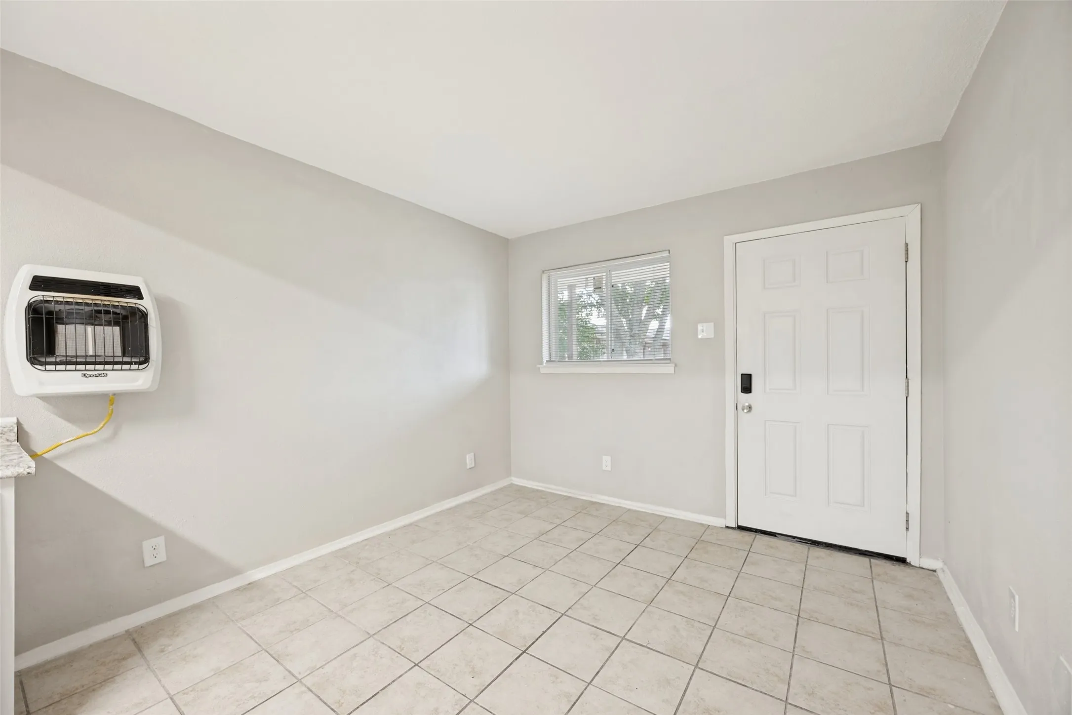 Apartment For Rent in Grayson County , 1001 W Elm Street 204, Denison, Texas 75020, 1 Bedroom, 2 Bathroom, Garage spaces, 14,696 Sqft, built in 1964, mls#21391448, Real Estate Agent in Denison, Homes For Rent in Grayson county, Homes For Rent in Denison, Realtor in Denison Texas, Real Estate Brokerage Independent Realty Texas, Luminita Cordes Realtor