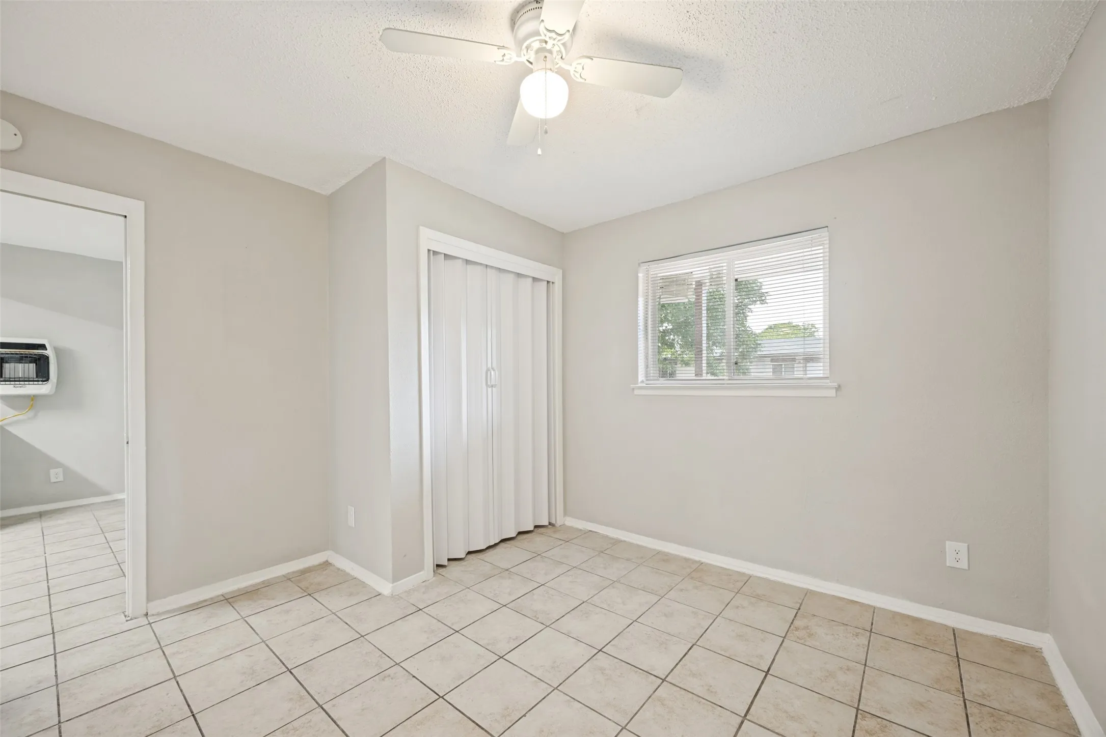 Apartment For Rent in Grayson County , 1001 W Elm Street 204, Denison, Texas 75020, 1 Bedroom, 2 Bathroom, Garage spaces, 14,696 Sqft, built in 1964, mls#21391448, Real Estate Agent in Denison, Homes For Rent in Grayson county, Homes For Rent in Denison, Realtor in Denison Texas, Real Estate Brokerage Independent Realty Texas, Luminita Cordes Realtor