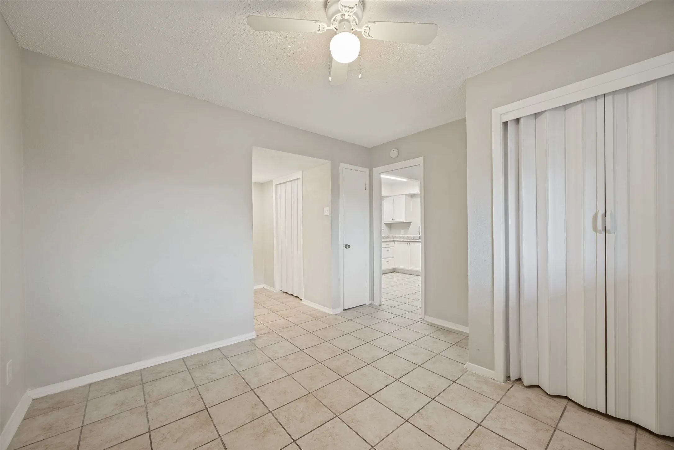 Apartment For Rent in Grayson County , 1001 W Elm Street 204, Denison, Texas 75020, 1 Bedroom, 2 Bathroom, Garage spaces, 14,696 Sqft, built in 1964, mls#21391448, Real Estate Agent in Denison, Homes For Rent in Grayson county, Homes For Rent in Denison, Realtor in Denison Texas, Real Estate Brokerage Independent Realty Texas, Luminita Cordes Realtor
