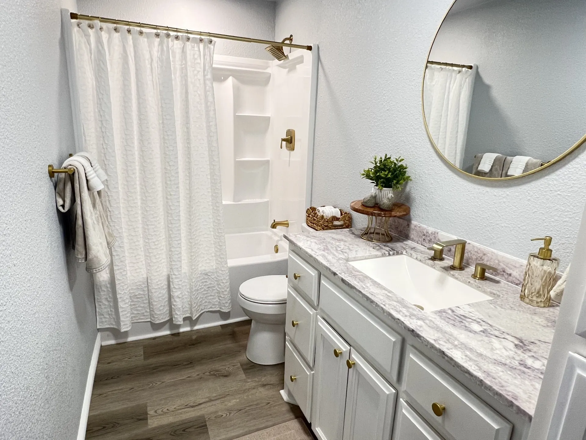 Single Family Residence For Sale in Grayson County , 725 E Main Street, Denison, Texas 75021, 3 Bedroom, 1 Bathroom, Garage spaces, 1,152 Sqft, built in 1958, mls#21391449, Real Estate Agent in Denison, Homes For Sale in Grayson county, Homes For Sale in Denison, Realtor in Denison Texas, Real Estate Brokerage Independent Realty Texas, Luminita Cordes Realtor