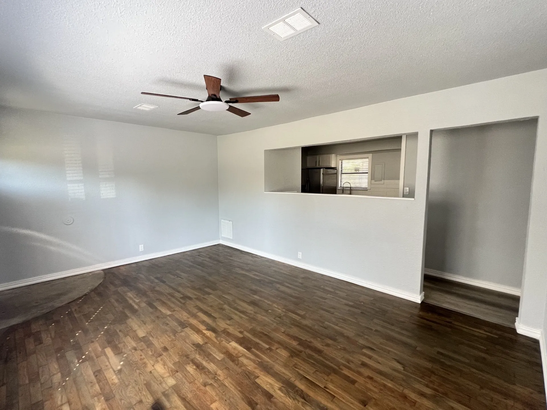 Single Family Residence For Sale in Grayson County , 725 E Main Street, Denison, Texas 75021, 3 Bedroom, 1 Bathroom, Garage spaces, 1,152 Sqft, built in 1958, mls#21391449, Real Estate Agent in Denison, Homes For Sale in Grayson county, Homes For Sale in Denison, Realtor in Denison Texas, Real Estate Brokerage Independent Realty Texas, Luminita Cordes Realtor