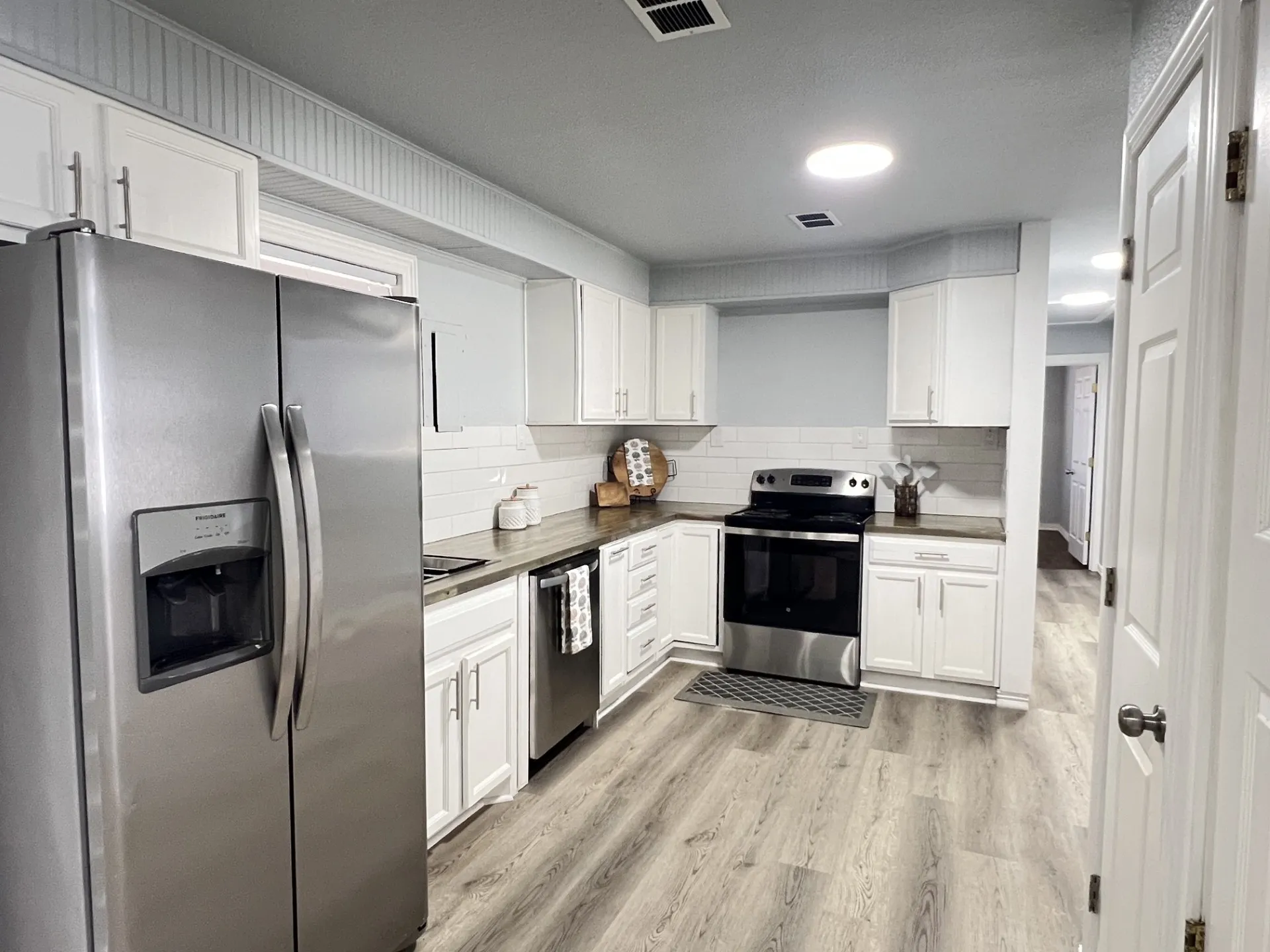 Single Family Residence For Sale in Grayson County , 725 E Main Street, Denison, Texas 75021, 3 Bedroom, 1 Bathroom, Garage spaces, 1,152 Sqft, built in 1958, mls#21391449, Real Estate Agent in Denison, Homes For Sale in Grayson county, Homes For Sale in Denison, Realtor in Denison Texas, Real Estate Brokerage Independent Realty Texas, Luminita Cordes Realtor