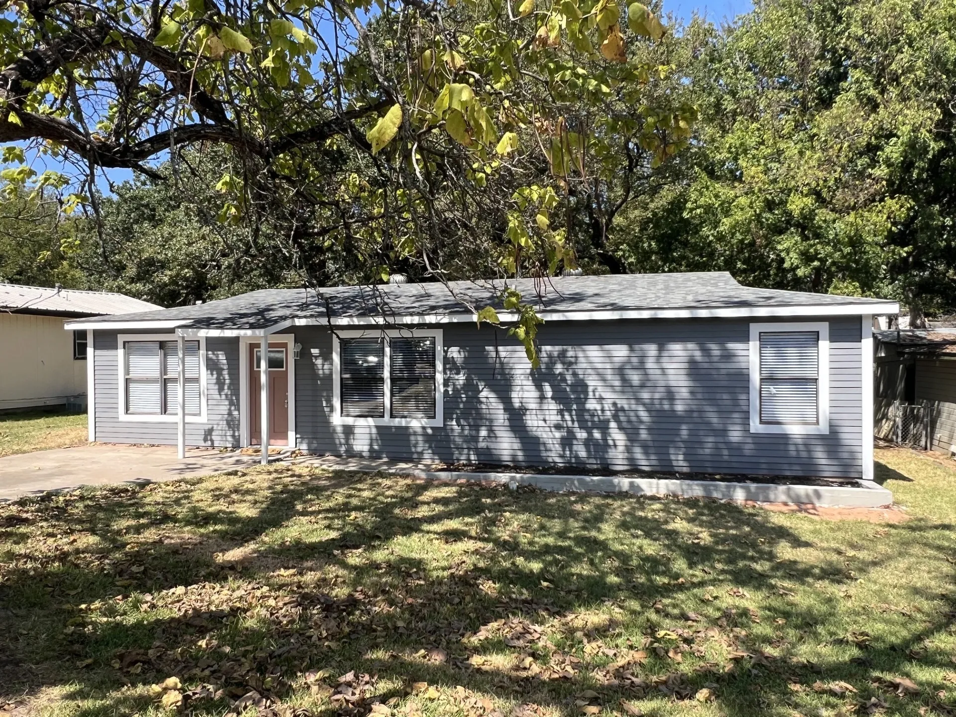 Single Family Residence For Sale in Grayson County , 725 E Main Street, Denison, Texas 75021, 3 Bedroom, 1 Bathroom, Garage spaces, 1,152 Sqft, built in 1958, mls#21391449, Real Estate Agent in Denison, Homes For Sale in Grayson county, Homes For Sale in Denison, Realtor in Denison Texas, Real Estate Brokerage Independent Realty Texas, Luminita Cordes Realtor