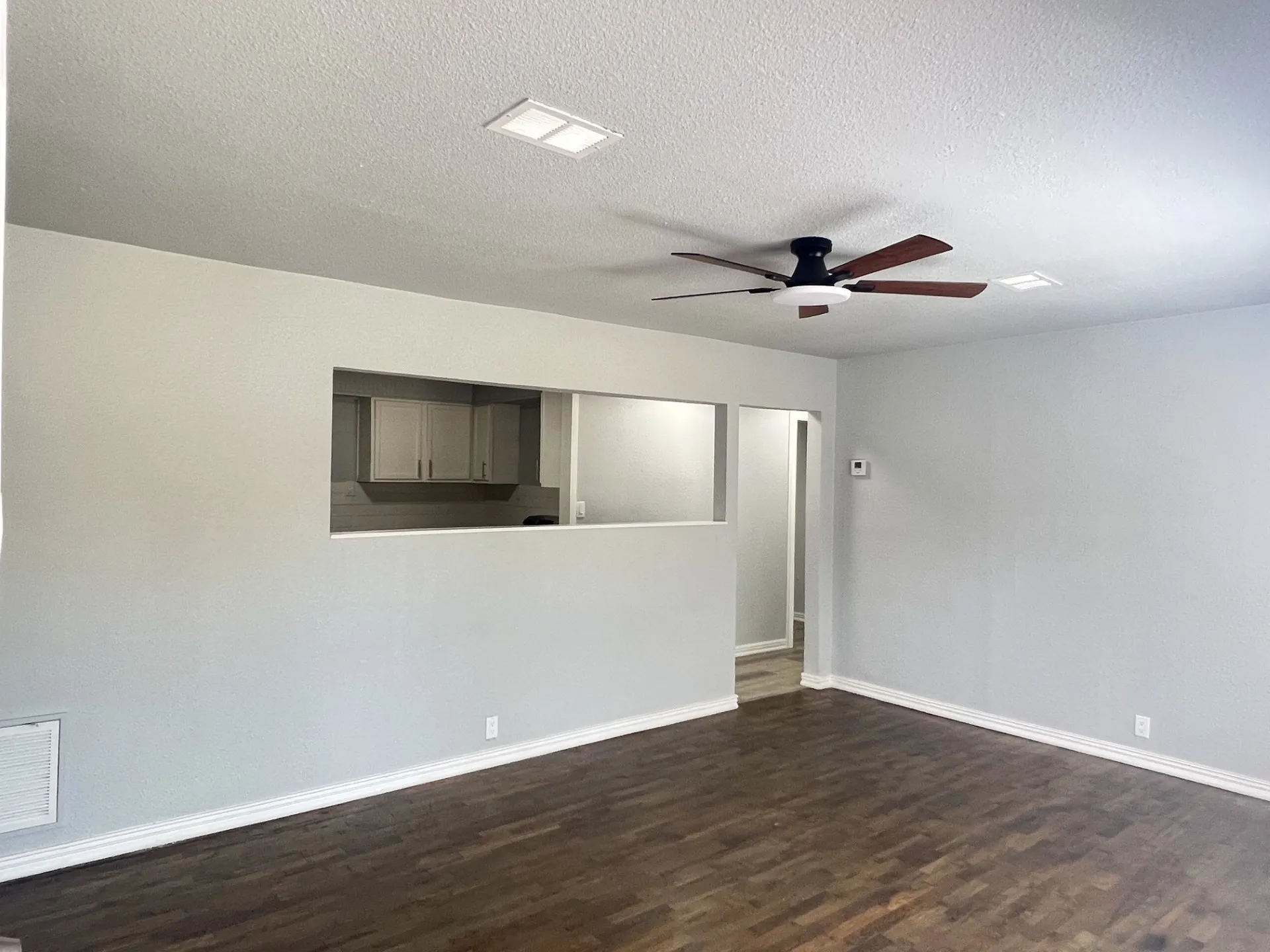Single Family Residence For Sale in Grayson County , 725 E Main Street, Denison, Texas 75021, 3 Bedroom, 1 Bathroom, Garage spaces, 1,152 Sqft, built in 1958, mls#21391449, Real Estate Agent in Denison, Homes For Sale in Grayson county, Homes For Sale in Denison, Realtor in Denison Texas, Real Estate Brokerage Independent Realty Texas, Luminita Cordes Realtor