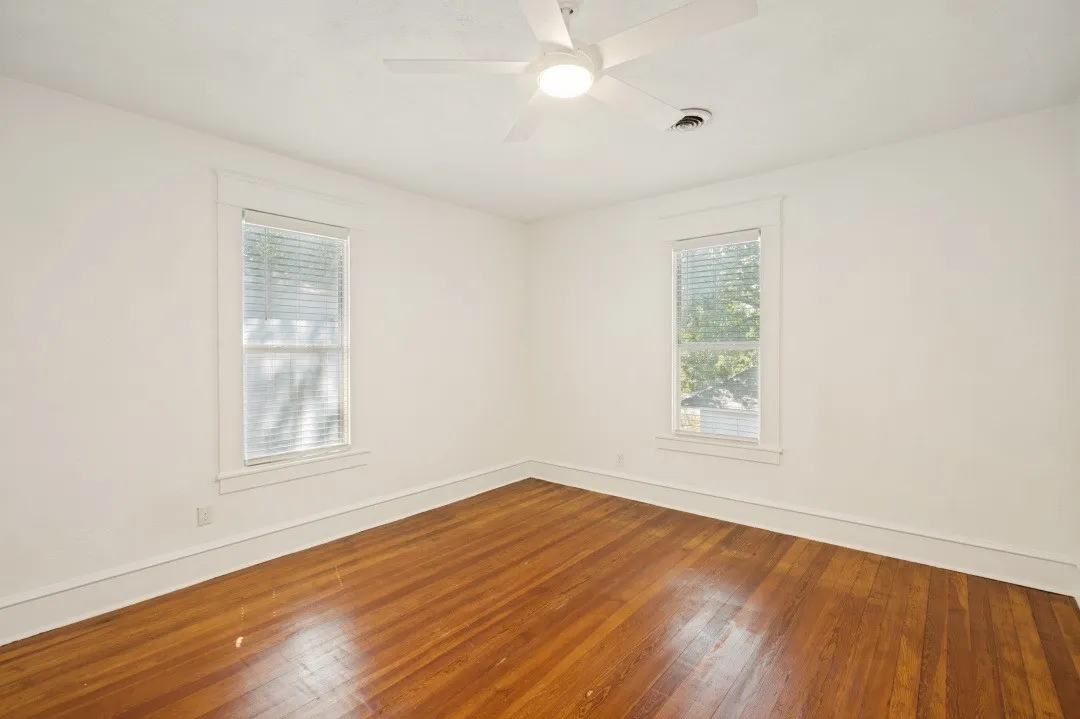 Single Family Residence For Rent in Ellis County , 415 W Franklin Street, Waxahachie, Texas 75165, 5 Bedroom, 3 Bathroom, Garage spaces, 2,564 Sqft, built in 1920, mls#21386870, Real Estate Agent in Waxahachie, Homes For Rent in Ellis county, Homes For Rent in Waxahachie, Realtor in Waxahachie Texas, Real Estate Brokerage Independent Realty Texas, Luminita Cordes Realtor
