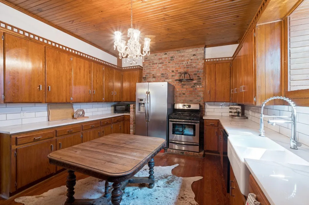 Single Family Residence For Rent in Ellis County , 415 W Franklin Street, Waxahachie, Texas 75165, 5 Bedroom, 3 Bathroom, Garage spaces, 2,564 Sqft, built in 1920, mls#21386870, Real Estate Agent in Waxahachie, Homes For Rent in Ellis county, Homes For Rent in Waxahachie, Realtor in Waxahachie Texas, Real Estate Brokerage Independent Realty Texas, Luminita Cordes Realtor