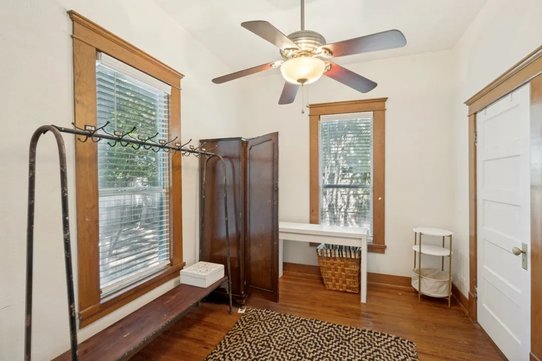 Single Family Residence For Rent in Ellis County , 415 W Franklin Street, Waxahachie, Texas 75165, 5 Bedroom, 3 Bathroom, Garage spaces, 2,564 Sqft, built in 1920, mls#21386870, Real Estate Agent in Waxahachie, Homes For Rent in Ellis county, Homes For Rent in Waxahachie, Realtor in Waxahachie Texas, Real Estate Brokerage Independent Realty Texas, Luminita Cordes Realtor
