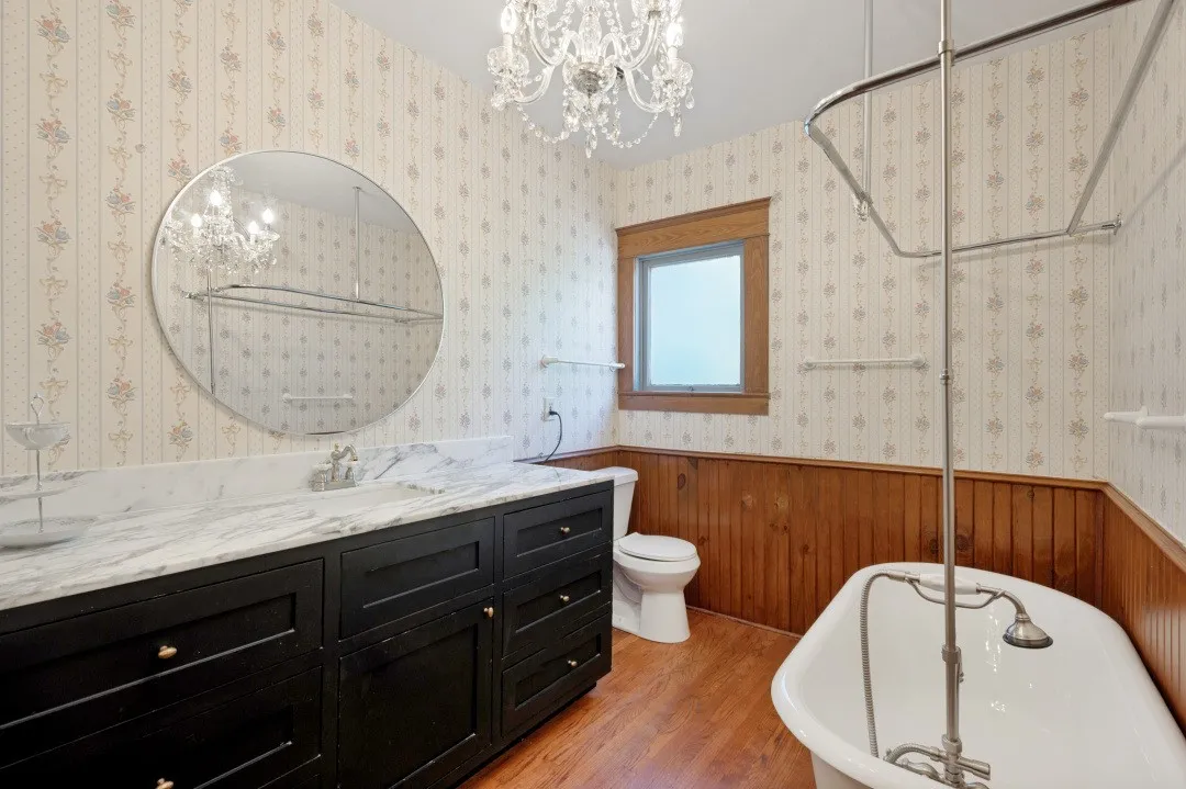 Single Family Residence For Rent in Ellis County , 415 W Franklin Street, Waxahachie, Texas 75165, 5 Bedroom, 3 Bathroom, Garage spaces, 2,564 Sqft, built in 1920, mls#21386870, Real Estate Agent in Waxahachie, Homes For Rent in Ellis county, Homes For Rent in Waxahachie, Realtor in Waxahachie Texas, Real Estate Brokerage Independent Realty Texas, Luminita Cordes Realtor