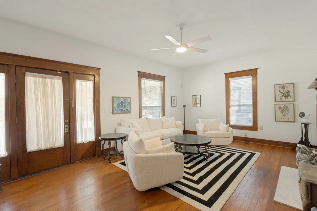 Single Family Residence For Rent in Ellis County , 415 W Franklin Street, Waxahachie, Texas 75165, 5 Bedroom, 3 Bathroom, Garage spaces, 2,564 Sqft, built in 1920, mls#21386870, Real Estate Agent in Waxahachie, Homes For Rent in Ellis county, Homes For Rent in Waxahachie, Realtor in Waxahachie Texas, Real Estate Brokerage Independent Realty Texas, Luminita Cordes Realtor