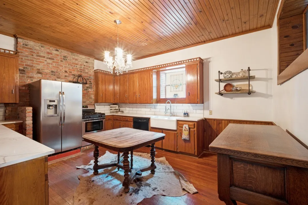Single Family Residence For Rent in Ellis County , 415 W Franklin Street, Waxahachie, Texas 75165, 5 Bedroom, 3 Bathroom, Garage spaces, 2,564 Sqft, built in 1920, mls#21386870, Real Estate Agent in Waxahachie, Homes For Rent in Ellis county, Homes For Rent in Waxahachie, Realtor in Waxahachie Texas, Real Estate Brokerage Independent Realty Texas, Luminita Cordes Realtor
