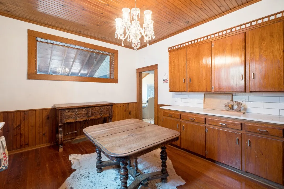 Single Family Residence For Rent in Ellis County , 415 W Franklin Street, Waxahachie, Texas 75165, 5 Bedroom, 3 Bathroom, Garage spaces, 2,564 Sqft, built in 1920, mls#21386870, Real Estate Agent in Waxahachie, Homes For Rent in Ellis county, Homes For Rent in Waxahachie, Realtor in Waxahachie Texas, Real Estate Brokerage Independent Realty Texas, Luminita Cordes Realtor
