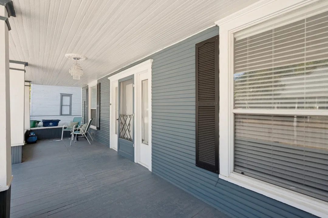Single Family Residence For Rent in Ellis County , 415 W Franklin Street, Waxahachie, Texas 75165, 5 Bedroom, 3 Bathroom, Garage spaces, 2,564 Sqft, built in 1920, mls#21386870, Real Estate Agent in Waxahachie, Homes For Rent in Ellis county, Homes For Rent in Waxahachie, Realtor in Waxahachie Texas, Real Estate Brokerage Independent Realty Texas, Luminita Cordes Realtor