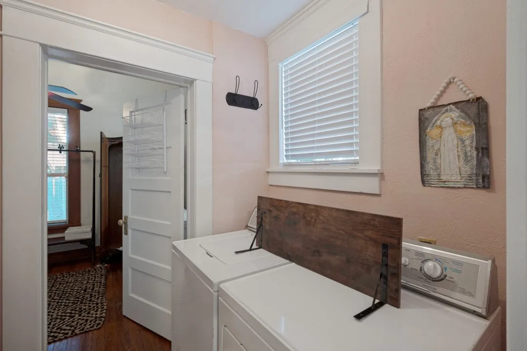 Single Family Residence For Rent in Ellis County , 415 W Franklin Street, Waxahachie, Texas 75165, 5 Bedroom, 3 Bathroom, Garage spaces, 2,564 Sqft, built in 1920, mls#21386870, Real Estate Agent in Waxahachie, Homes For Rent in Ellis county, Homes For Rent in Waxahachie, Realtor in Waxahachie Texas, Real Estate Brokerage Independent Realty Texas, Luminita Cordes Realtor