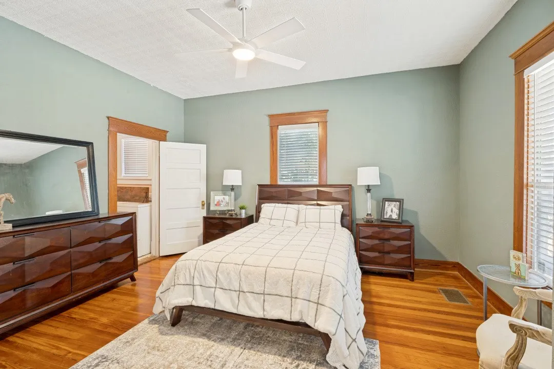 Single Family Residence For Rent in Ellis County , 415 W Franklin Street, Waxahachie, Texas 75165, 5 Bedroom, 3 Bathroom, Garage spaces, 2,564 Sqft, built in 1920, mls#21386870, Real Estate Agent in Waxahachie, Homes For Rent in Ellis county, Homes For Rent in Waxahachie, Realtor in Waxahachie Texas, Real Estate Brokerage Independent Realty Texas, Luminita Cordes Realtor