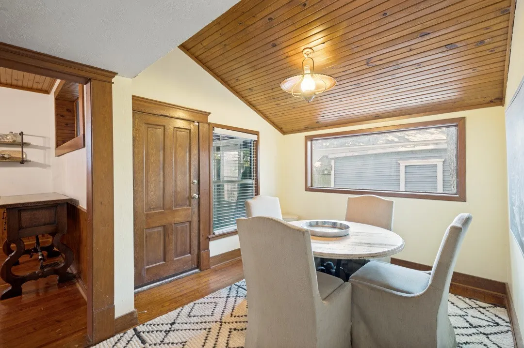 Single Family Residence For Rent in Ellis County , 415 W Franklin Street, Waxahachie, Texas 75165, 5 Bedroom, 3 Bathroom, Garage spaces, 2,564 Sqft, built in 1920, mls#21386870, Real Estate Agent in Waxahachie, Homes For Rent in Ellis county, Homes For Rent in Waxahachie, Realtor in Waxahachie Texas, Real Estate Brokerage Independent Realty Texas, Luminita Cordes Realtor