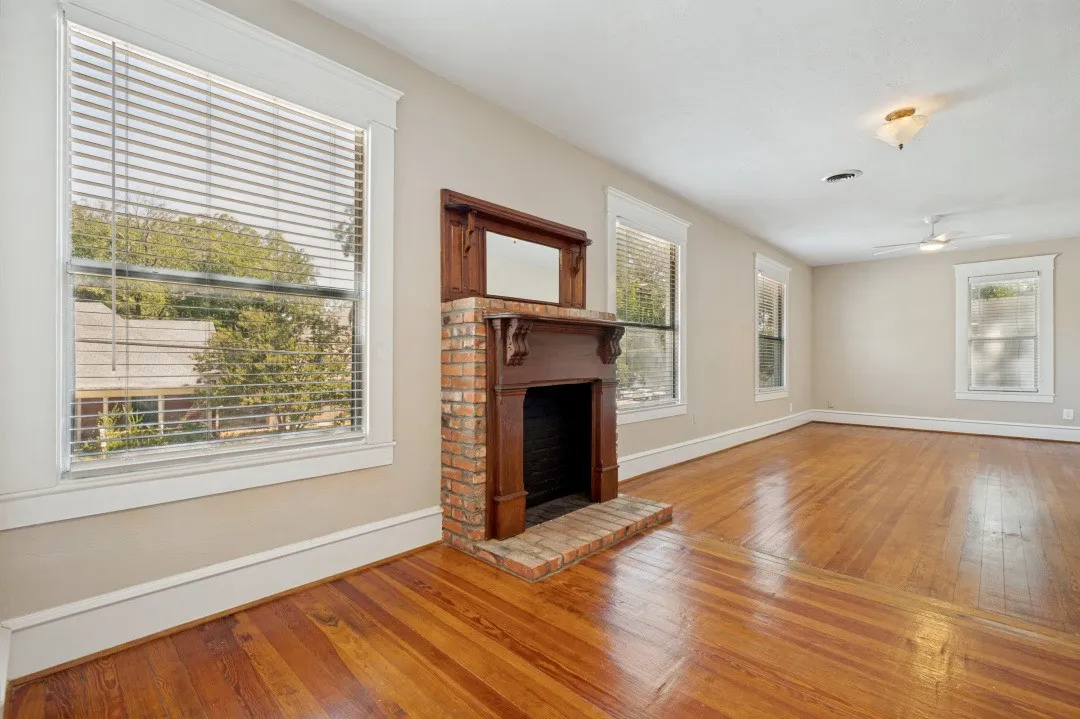 Single Family Residence For Rent in Ellis County , 415 W Franklin Street, Waxahachie, Texas 75165, 5 Bedroom, 3 Bathroom, Garage spaces, 2,564 Sqft, built in 1920, mls#21386870, Real Estate Agent in Waxahachie, Homes For Rent in Ellis county, Homes For Rent in Waxahachie, Realtor in Waxahachie Texas, Real Estate Brokerage Independent Realty Texas, Luminita Cordes Realtor