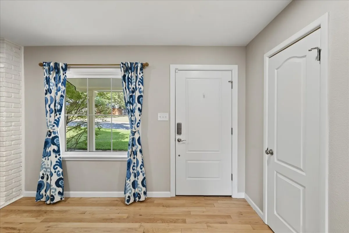 Single Family Residence For Sale in Tarrant County , 1805 Ems Road E, Fort Worth, Texas 76116, 3 Bedroom, 3 Bathroom, 2 Garage spaces, 2,310 Sqft, built in 1960, mls#21391468, Real Estate Agent in Fort Worth, Homes For Sale in Tarrant county, Homes For Sale in Fort Worth, Realtor in Fort Worth Texas, Real Estate Brokerage Independent Realty Texas, Luminita Cordes Realtor