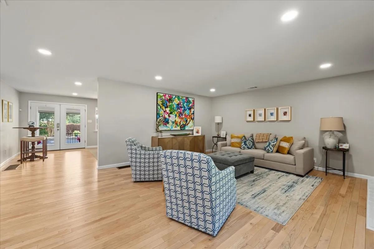 Single Family Residence For Sale in Tarrant County , 1805 Ems Road E, Fort Worth, Texas 76116, 3 Bedroom, 3 Bathroom, 2 Garage spaces, 2,310 Sqft, built in 1960, mls#21391468, Real Estate Agent in Fort Worth, Homes For Sale in Tarrant county, Homes For Sale in Fort Worth, Realtor in Fort Worth Texas, Real Estate Brokerage Independent Realty Texas, Luminita Cordes Realtor