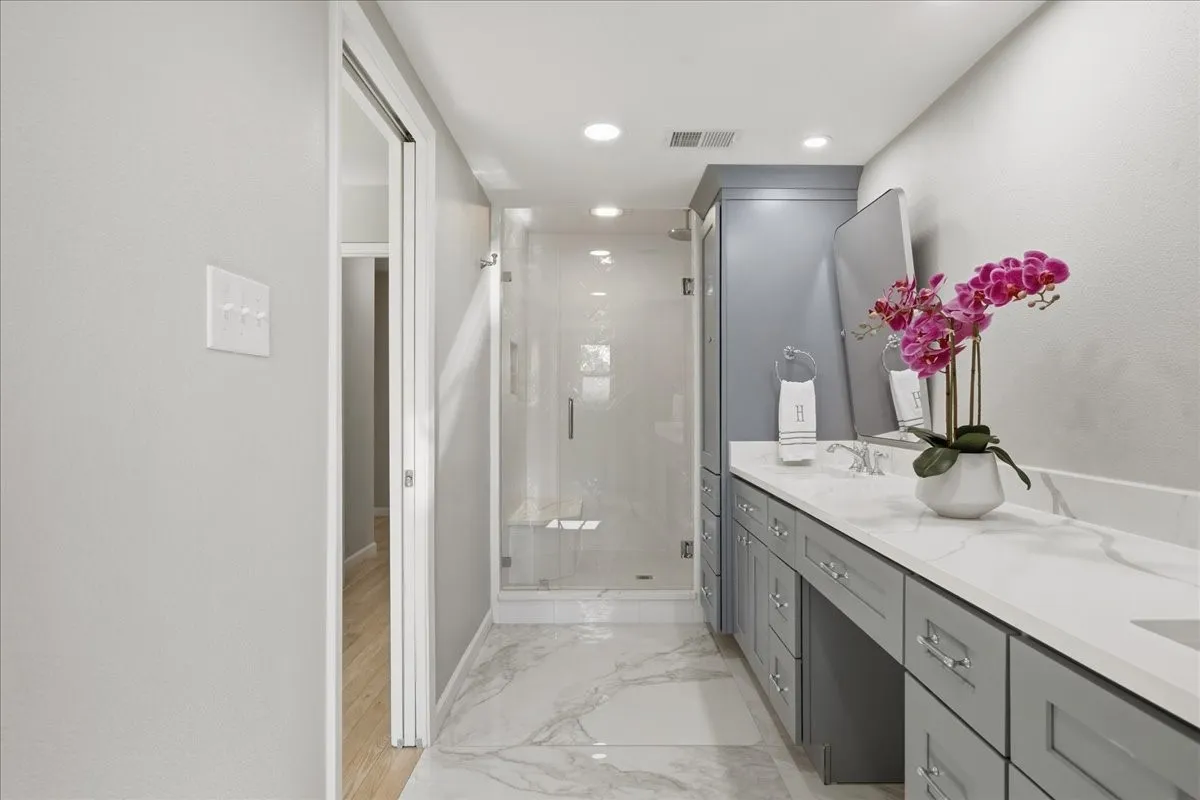 Single Family Residence For Sale in Tarrant County , 1805 Ems Road E, Fort Worth, Texas 76116, 3 Bedroom, 3 Bathroom, 2 Garage spaces, 2,310 Sqft, built in 1960, mls#21391468, Real Estate Agent in Fort Worth, Homes For Sale in Tarrant county, Homes For Sale in Fort Worth, Realtor in Fort Worth Texas, Real Estate Brokerage Independent Realty Texas, Luminita Cordes Realtor