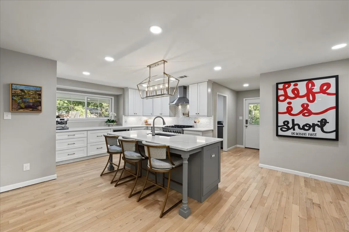 Single Family Residence For Sale in Tarrant County , 1805 Ems Road E, Fort Worth, Texas 76116, 3 Bedroom, 3 Bathroom, 2 Garage spaces, 2,310 Sqft, built in 1960, mls#21391468, Real Estate Agent in Fort Worth, Homes For Sale in Tarrant county, Homes For Sale in Fort Worth, Realtor in Fort Worth Texas, Real Estate Brokerage Independent Realty Texas, Luminita Cordes Realtor