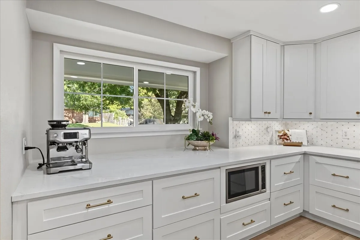 Single Family Residence For Sale in Tarrant County , 1805 Ems Road E, Fort Worth, Texas 76116, 3 Bedroom, 3 Bathroom, 2 Garage spaces, 2,310 Sqft, built in 1960, mls#21391468, Real Estate Agent in Fort Worth, Homes For Sale in Tarrant county, Homes For Sale in Fort Worth, Realtor in Fort Worth Texas, Real Estate Brokerage Independent Realty Texas, Luminita Cordes Realtor