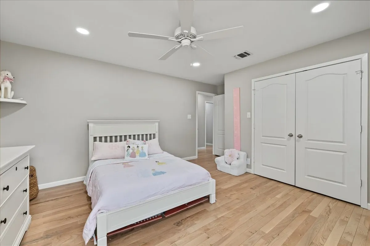 Single Family Residence For Sale in Tarrant County , 1805 Ems Road E, Fort Worth, Texas 76116, 3 Bedroom, 3 Bathroom, 2 Garage spaces, 2,310 Sqft, built in 1960, mls#21391468, Real Estate Agent in Fort Worth, Homes For Sale in Tarrant county, Homes For Sale in Fort Worth, Realtor in Fort Worth Texas, Real Estate Brokerage Independent Realty Texas, Luminita Cordes Realtor