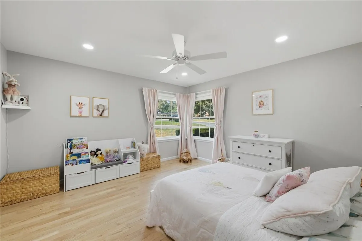 Single Family Residence For Sale in Tarrant County , 1805 Ems Road E, Fort Worth, Texas 76116, 3 Bedroom, 3 Bathroom, 2 Garage spaces, 2,310 Sqft, built in 1960, mls#21391468, Real Estate Agent in Fort Worth, Homes For Sale in Tarrant county, Homes For Sale in Fort Worth, Realtor in Fort Worth Texas, Real Estate Brokerage Independent Realty Texas, Luminita Cordes Realtor