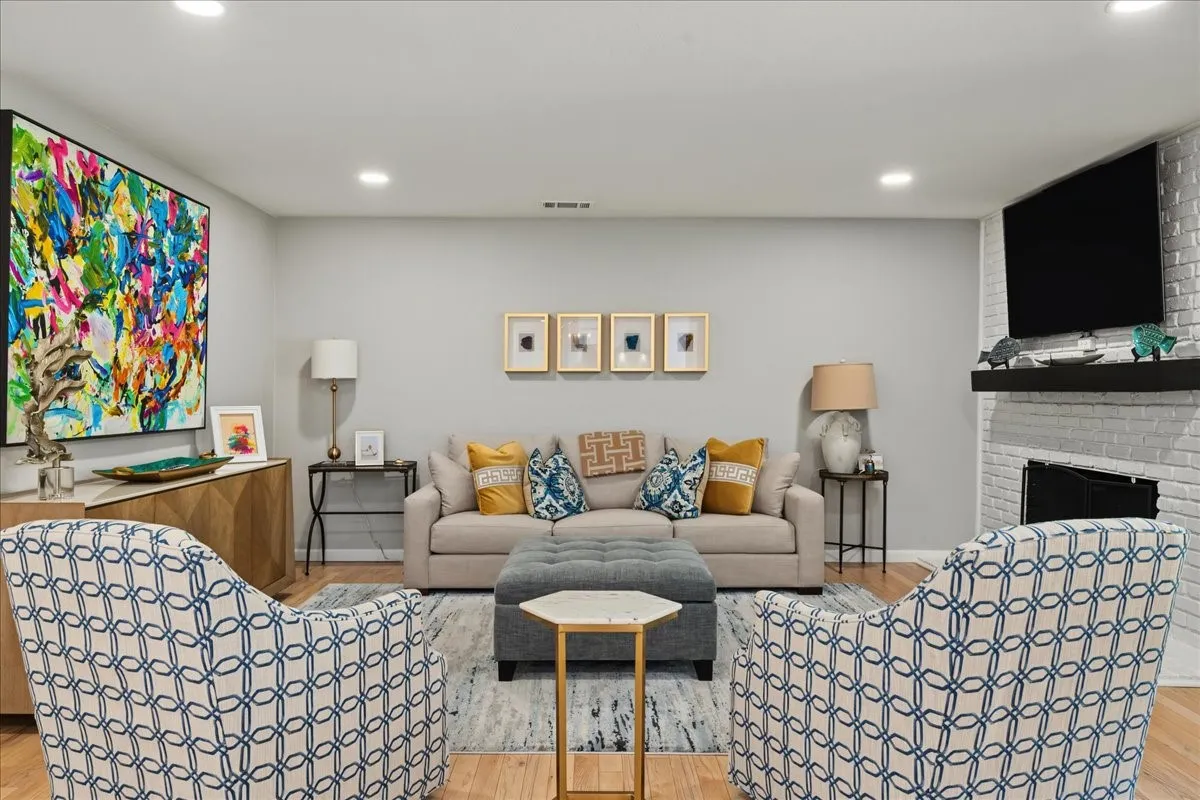 Single Family Residence For Sale in Tarrant County , 1805 Ems Road E, Fort Worth, Texas 76116, 3 Bedroom, 3 Bathroom, 2 Garage spaces, 2,310 Sqft, built in 1960, mls#21391468, Real Estate Agent in Fort Worth, Homes For Sale in Tarrant county, Homes For Sale in Fort Worth, Realtor in Fort Worth Texas, Real Estate Brokerage Independent Realty Texas, Luminita Cordes Realtor