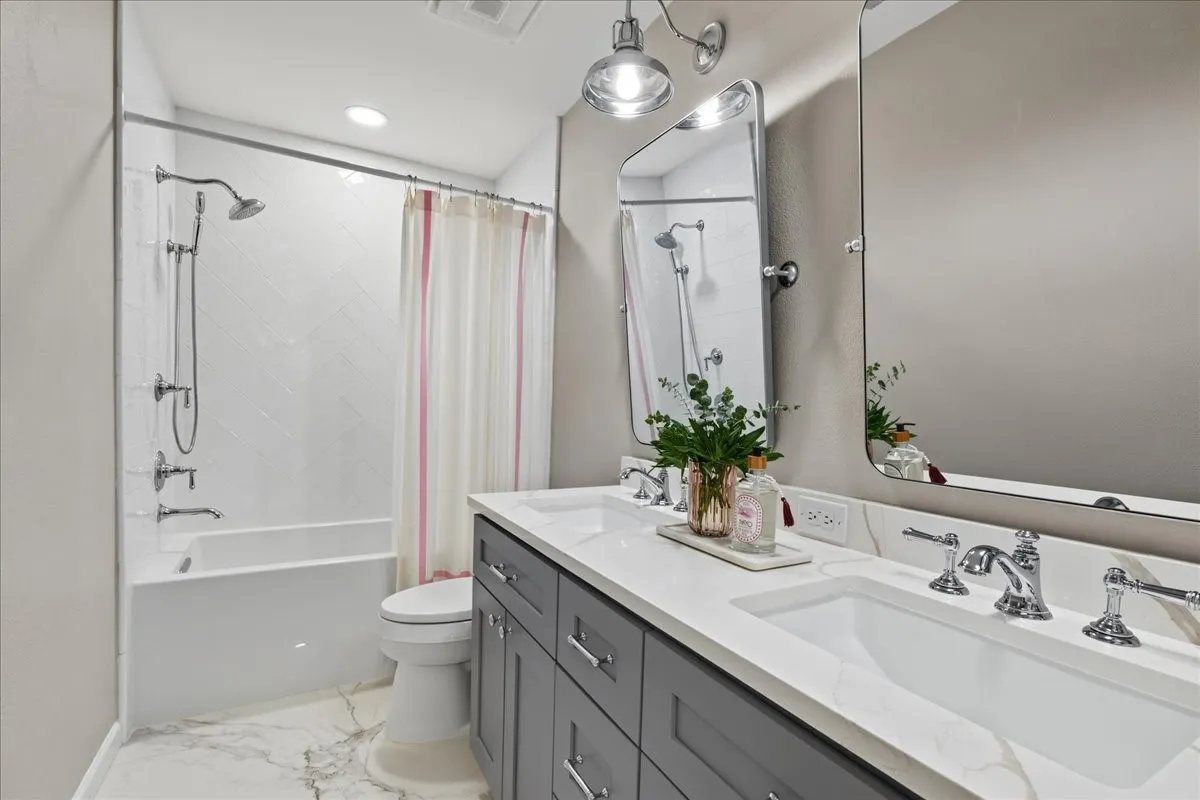 Single Family Residence For Sale in Tarrant County , 1805 Ems Road E, Fort Worth, Texas 76116, 3 Bedroom, 3 Bathroom, 2 Garage spaces, 2,310 Sqft, built in 1960, mls#21391468, Real Estate Agent in Fort Worth, Homes For Sale in Tarrant county, Homes For Sale in Fort Worth, Realtor in Fort Worth Texas, Real Estate Brokerage Independent Realty Texas, Luminita Cordes Realtor
