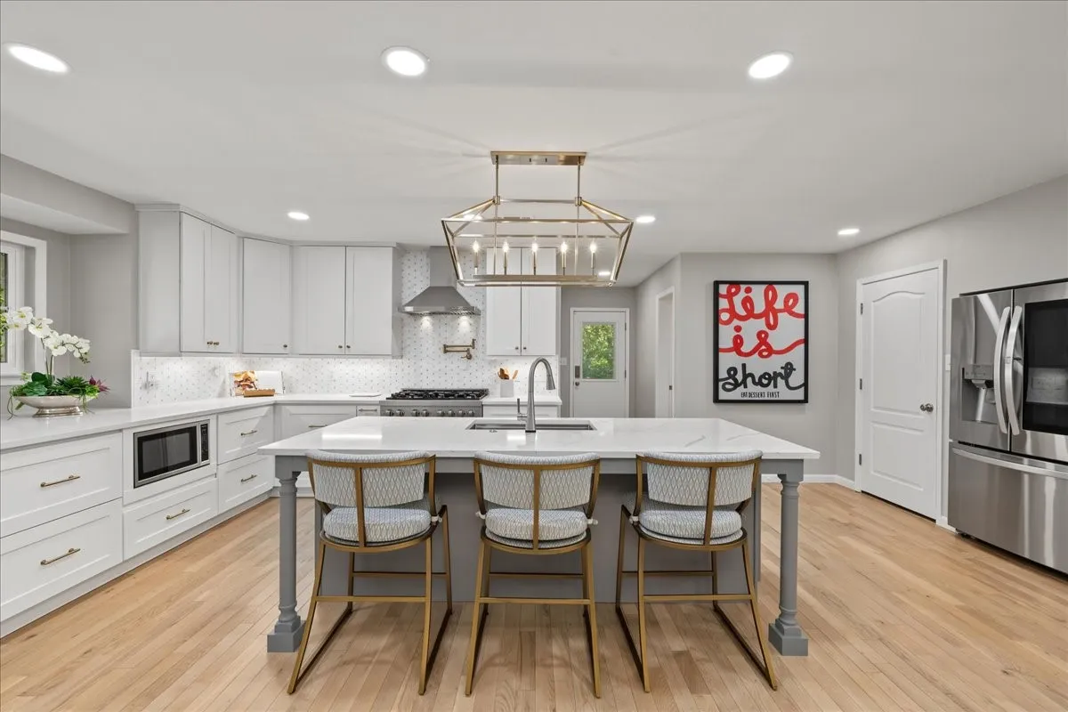 Single Family Residence For Sale in Tarrant County , 1805 Ems Road E, Fort Worth, Texas 76116, 3 Bedroom, 3 Bathroom, 2 Garage spaces, 2,310 Sqft, built in 1960, mls#21391468, Real Estate Agent in Fort Worth, Homes For Sale in Tarrant county, Homes For Sale in Fort Worth, Realtor in Fort Worth Texas, Real Estate Brokerage Independent Realty Texas, Luminita Cordes Realtor