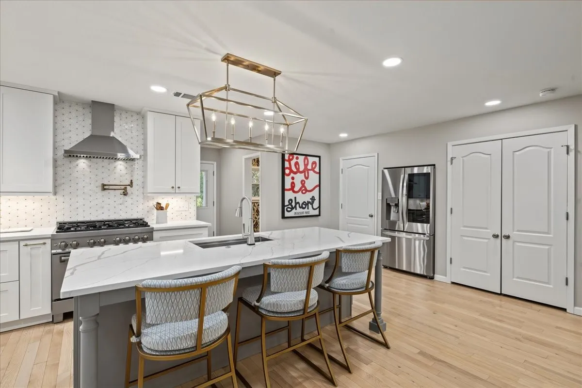 Single Family Residence For Sale in Tarrant County , 1805 Ems Road E, Fort Worth, Texas 76116, 3 Bedroom, 3 Bathroom, 2 Garage spaces, 2,310 Sqft, built in 1960, mls#21391468, Real Estate Agent in Fort Worth, Homes For Sale in Tarrant county, Homes For Sale in Fort Worth, Realtor in Fort Worth Texas, Real Estate Brokerage Independent Realty Texas, Luminita Cordes Realtor