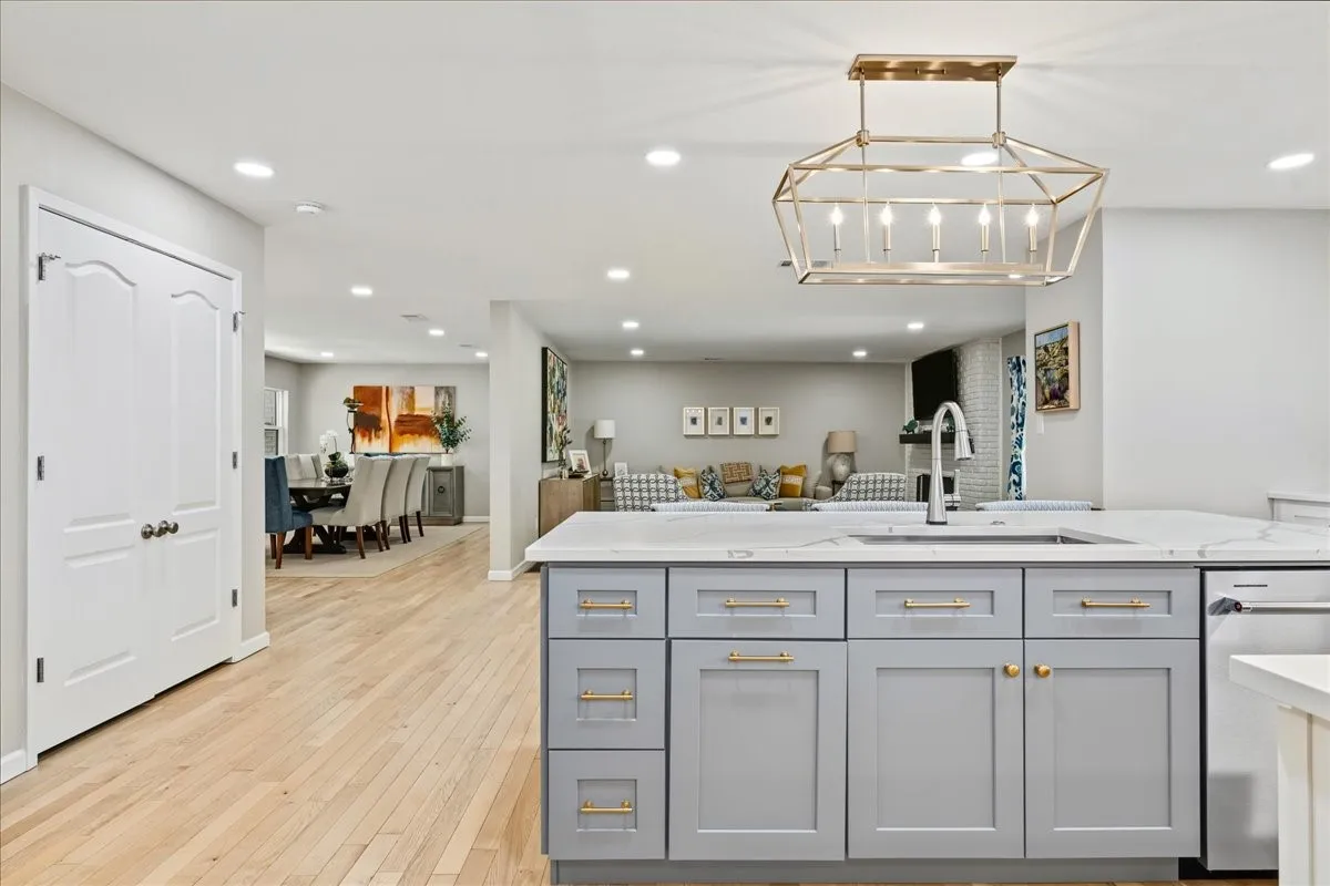 Single Family Residence For Sale in Tarrant County , 1805 Ems Road E, Fort Worth, Texas 76116, 3 Bedroom, 3 Bathroom, 2 Garage spaces, 2,310 Sqft, built in 1960, mls#21391468, Real Estate Agent in Fort Worth, Homes For Sale in Tarrant county, Homes For Sale in Fort Worth, Realtor in Fort Worth Texas, Real Estate Brokerage Independent Realty Texas, Luminita Cordes Realtor