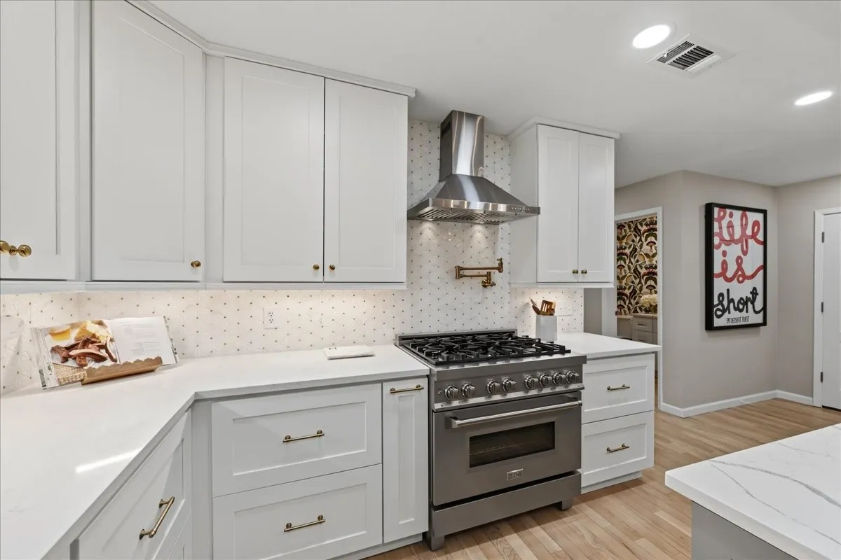 Single Family Residence For Sale in Tarrant County , 1805 Ems Road E, Fort Worth, Texas 76116, 3 Bedroom, 3 Bathroom, 2 Garage spaces, 2,310 Sqft, built in 1960, mls#21391468, Real Estate Agent in Fort Worth, Homes For Sale in Tarrant county, Homes For Sale in Fort Worth, Realtor in Fort Worth Texas, Real Estate Brokerage Independent Realty Texas, Luminita Cordes Realtor