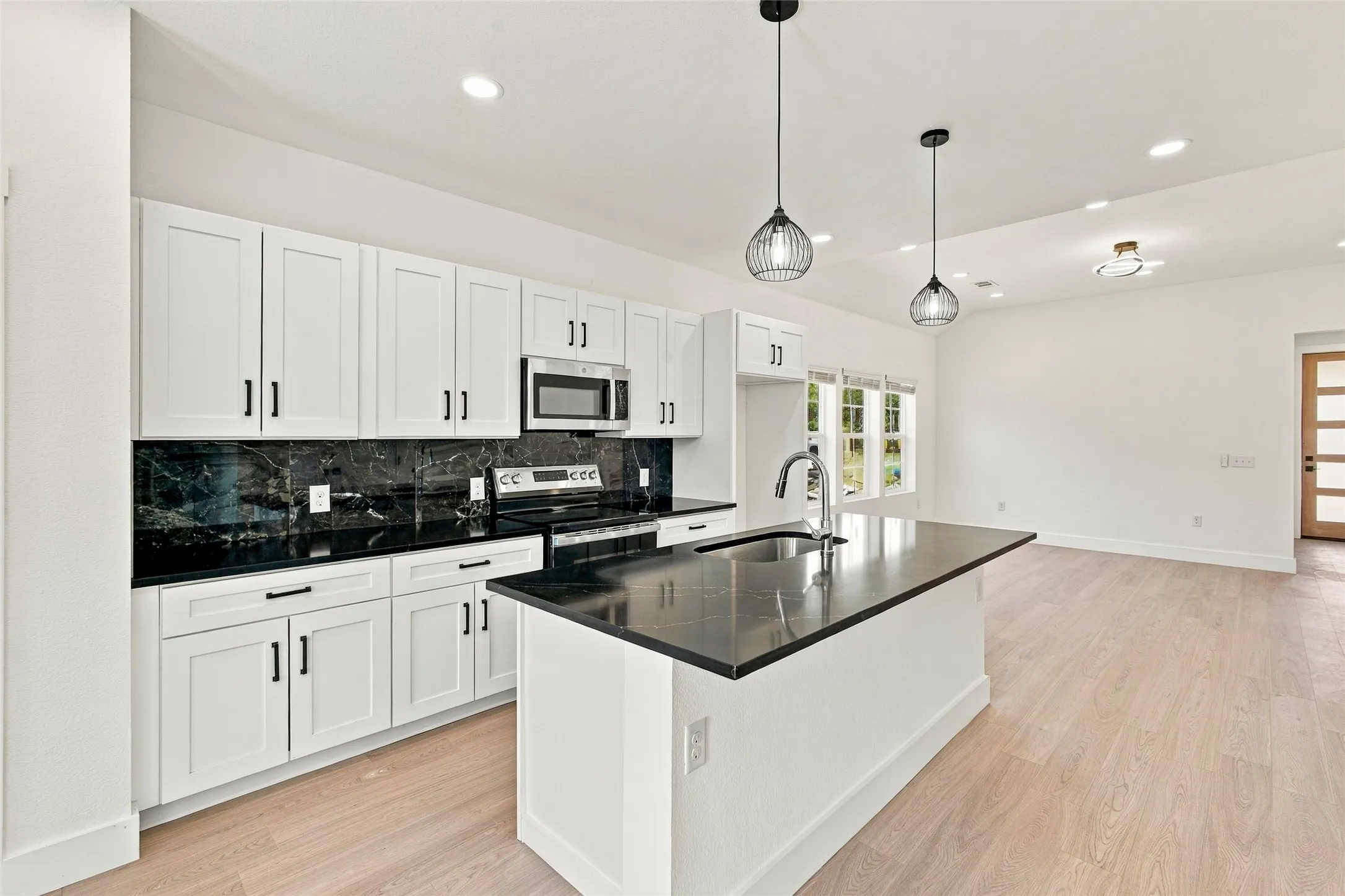 Single Family Residence For Sale in Hood County , 2721 Sycamore Court, Granbury, Texas 76048, 3 Bedroom, 3 Bathroom, Garage spaces, 1,347 Sqft, built in 2026, mls#21368555, Real Estate Agent in Granbury, Homes For Sale in Hood county, Homes For Sale in Granbury, Realtor in Granbury Texas, Real Estate Brokerage Independent Realty Texas, Luminita Cordes Realtor
