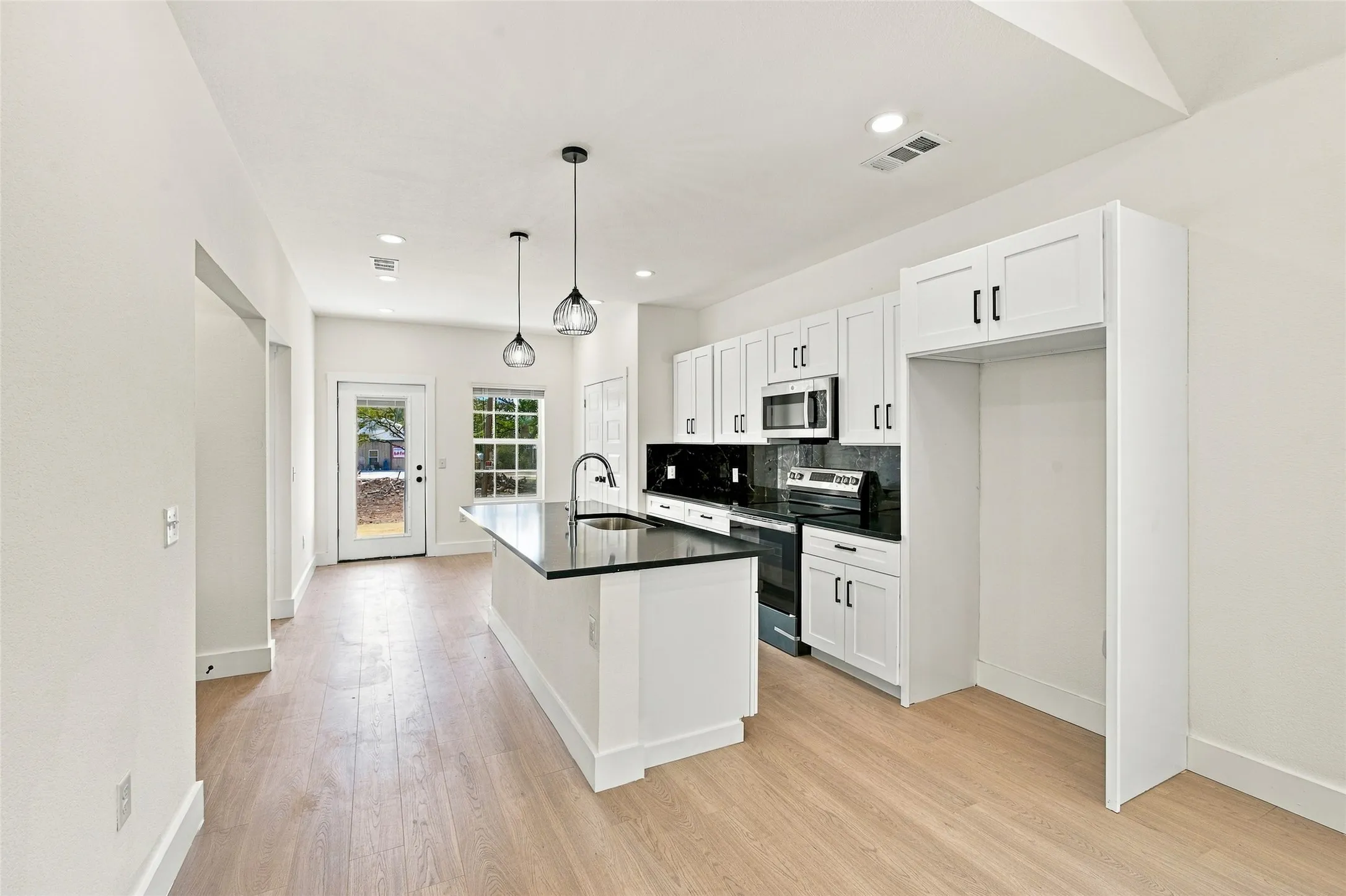 Single Family Residence For Sale in Hood County , 2721 Sycamore Court, Granbury, Texas 76048, 3 Bedroom, 3 Bathroom, Garage spaces, 1,347 Sqft, built in 2026, mls#21368555, Real Estate Agent in Granbury, Homes For Sale in Hood county, Homes For Sale in Granbury, Realtor in Granbury Texas, Real Estate Brokerage Independent Realty Texas, Luminita Cordes Realtor