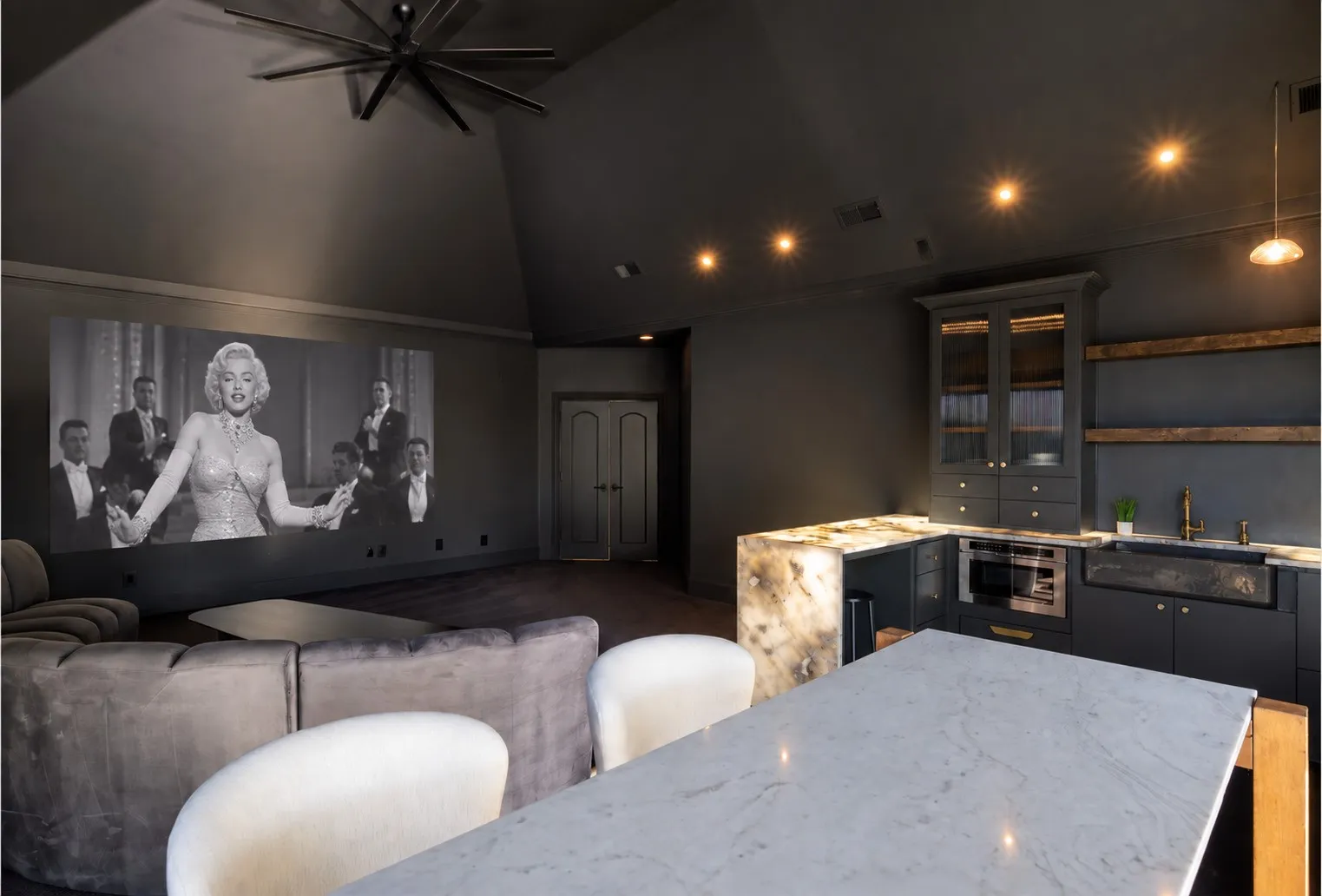 Single Family Residence For Sale in Denton County , 6001 Pine Valley Drive, Flower Mound, Texas 75022, 6 Bedroom, 7 Bathroom, 3 Garage spaces, 7,012 Sqft, built in 1996, mls#21383513, Real Estate Agent in Flower Mound, Homes For Sale in Denton county, Homes For Sale in Flower Mound, Realtor in Flower Mound Texas, Real Estate Brokerage Independent Realty Texas, Luminita Cordes Realtor
