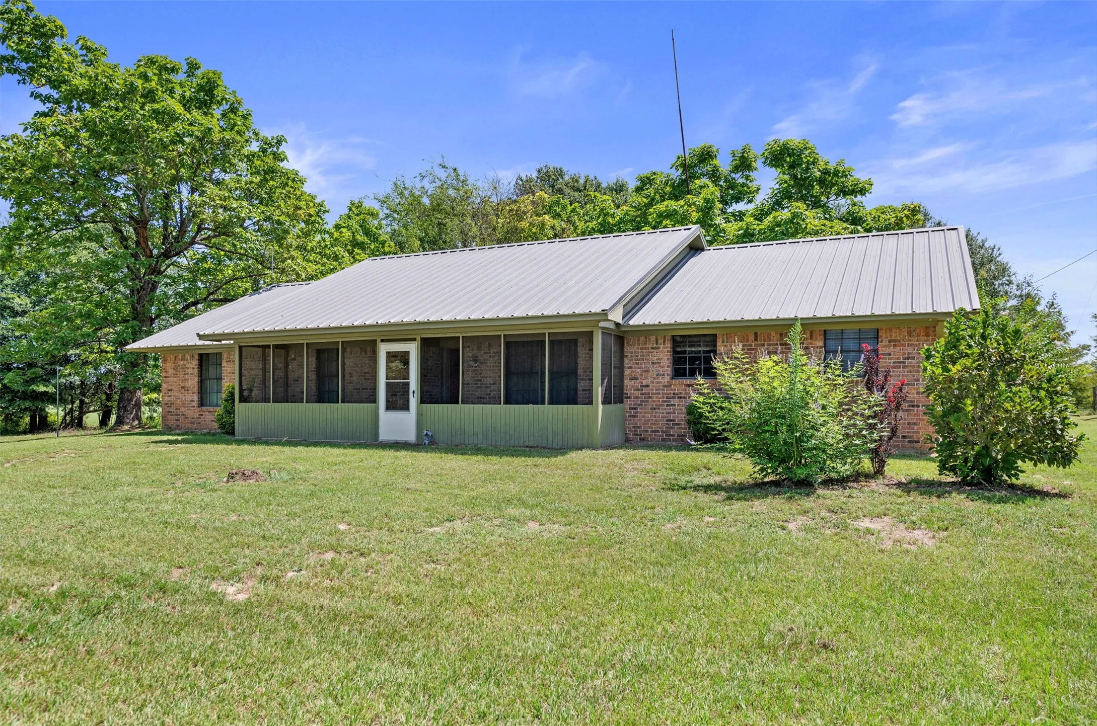 Single Family Residence For Sale in Wood County , 5595 S Fm 14, Hawkins, Texas 75765, 2 Bedroom, 2 Bathroom, Garage spaces, 1,852 Sqft, built in 1980, mls#21391467, Real Estate Agent in Hawkins, Homes For Sale in Wood county, Homes For Sale in Hawkins, Realtor in Hawkins Texas, Real Estate Brokerage Independent Realty Texas, Luminita Cordes Realtor