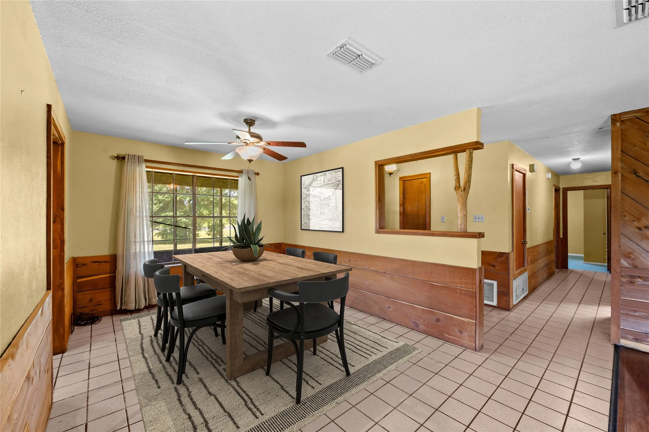 Single Family Residence For Sale in Wood County , 5595 S Fm 14, Hawkins, Texas 75765, 2 Bedroom, 2 Bathroom, Garage spaces, 1,852 Sqft, built in 1980, mls#21391467, Real Estate Agent in Hawkins, Homes For Sale in Wood county, Homes For Sale in Hawkins, Realtor in Hawkins Texas, Real Estate Brokerage Independent Realty Texas, Luminita Cordes Realtor