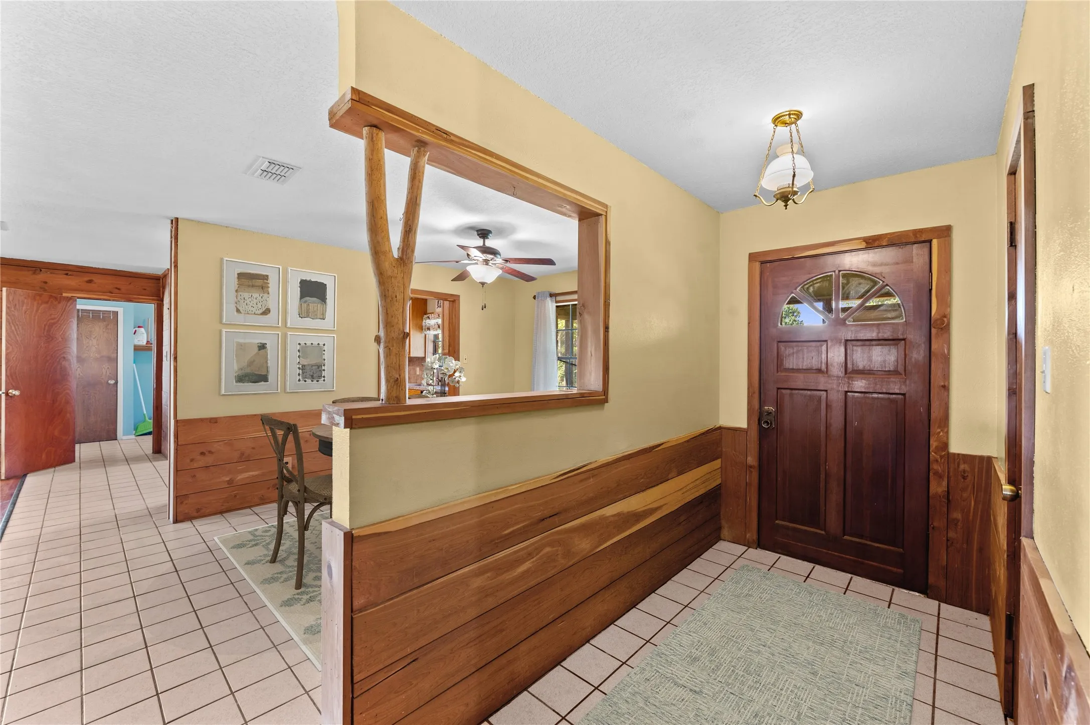 Single Family Residence For Sale in Wood County , 5595 S Fm 14, Hawkins, Texas 75765, 2 Bedroom, 2 Bathroom, Garage spaces, 1,852 Sqft, built in 1980, mls#21391467, Real Estate Agent in Hawkins, Homes For Sale in Wood county, Homes For Sale in Hawkins, Realtor in Hawkins Texas, Real Estate Brokerage Independent Realty Texas, Luminita Cordes Realtor