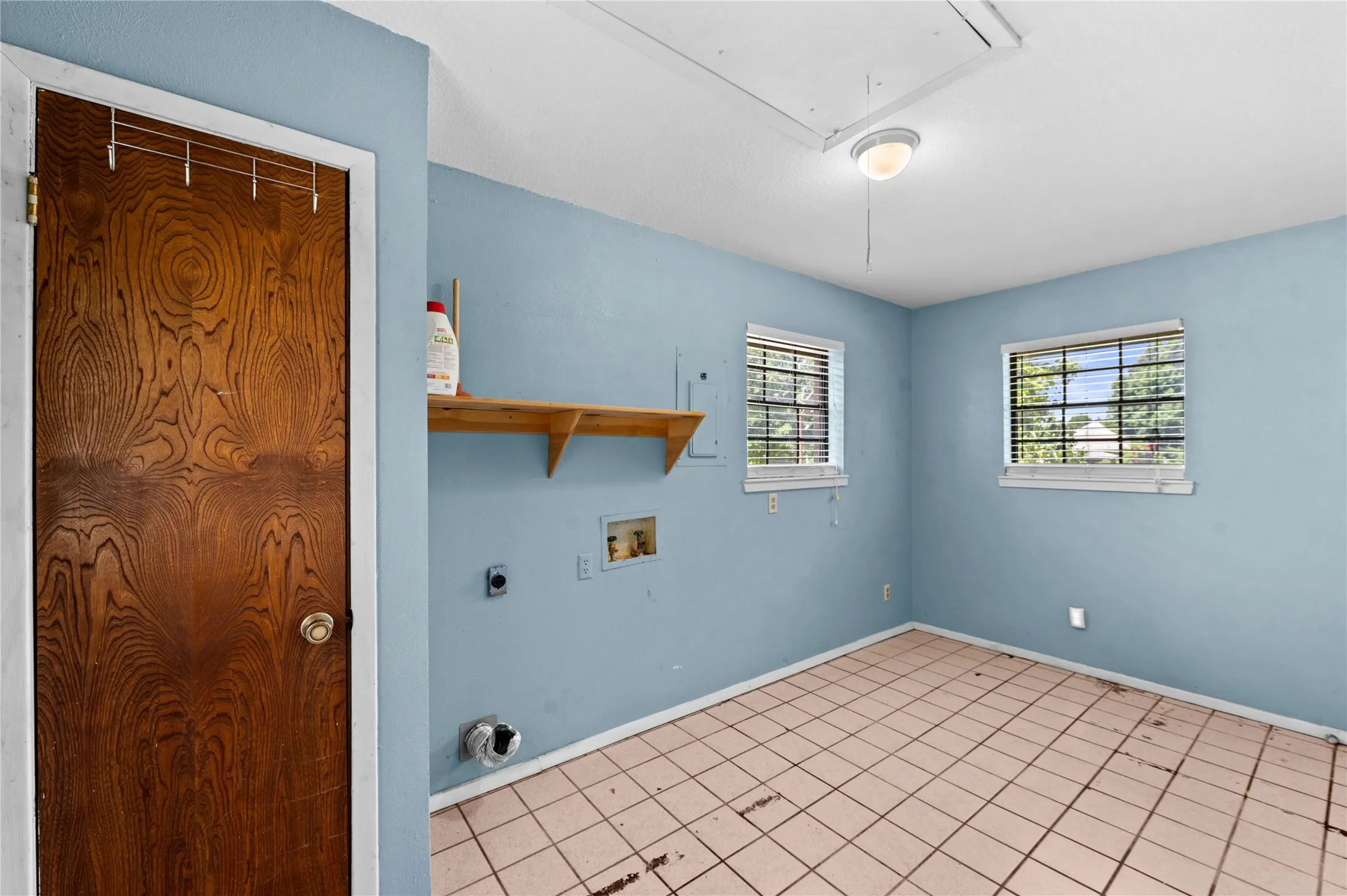 Single Family Residence For Sale in Wood County , 5595 S Fm 14, Hawkins, Texas 75765, 2 Bedroom, 2 Bathroom, Garage spaces, 1,852 Sqft, built in 1980, mls#21391467, Real Estate Agent in Hawkins, Homes For Sale in Wood county, Homes For Sale in Hawkins, Realtor in Hawkins Texas, Real Estate Brokerage Independent Realty Texas, Luminita Cordes Realtor