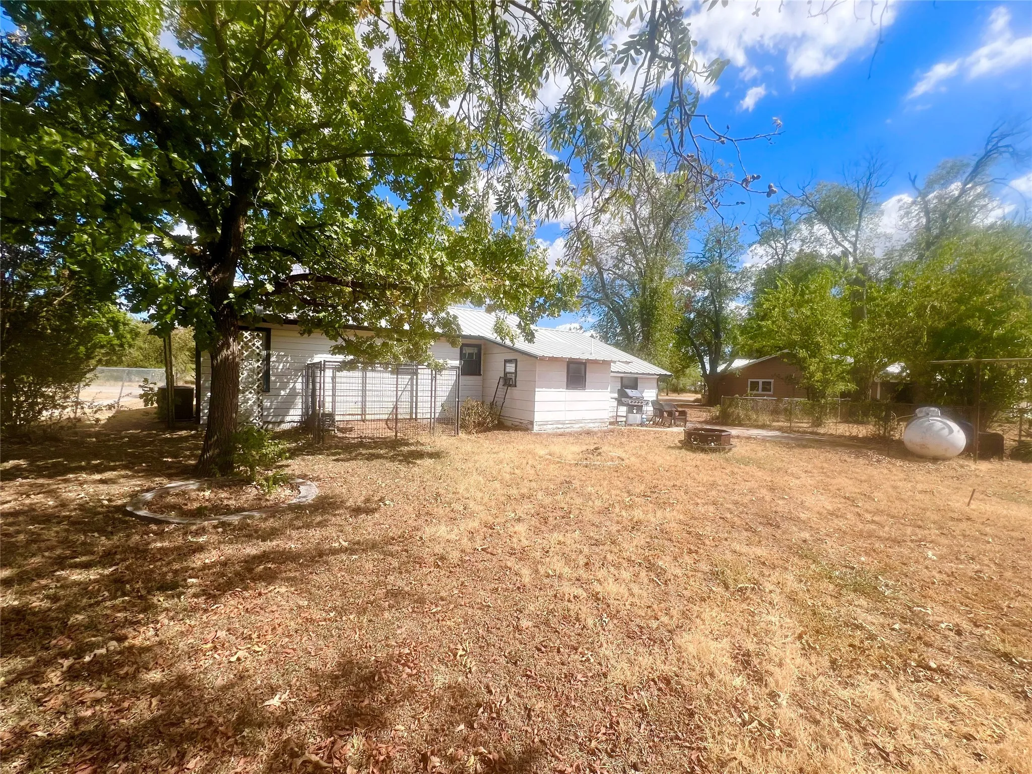 Single Family Residence For Sale in Brown County , 502 N Sixth Street, Bangs, Texas 76823, 3 Bedroom, 2 Bathroom, Garage spaces, 1,230 Sqft, built in 0, mls#21391416, Real Estate Agent in Bangs, Homes For Sale in Brown county, Homes For Sale in Bangs, Realtor in Bangs Texas, Real Estate Brokerage Independent Realty Texas, Luminita Cordes Realtor