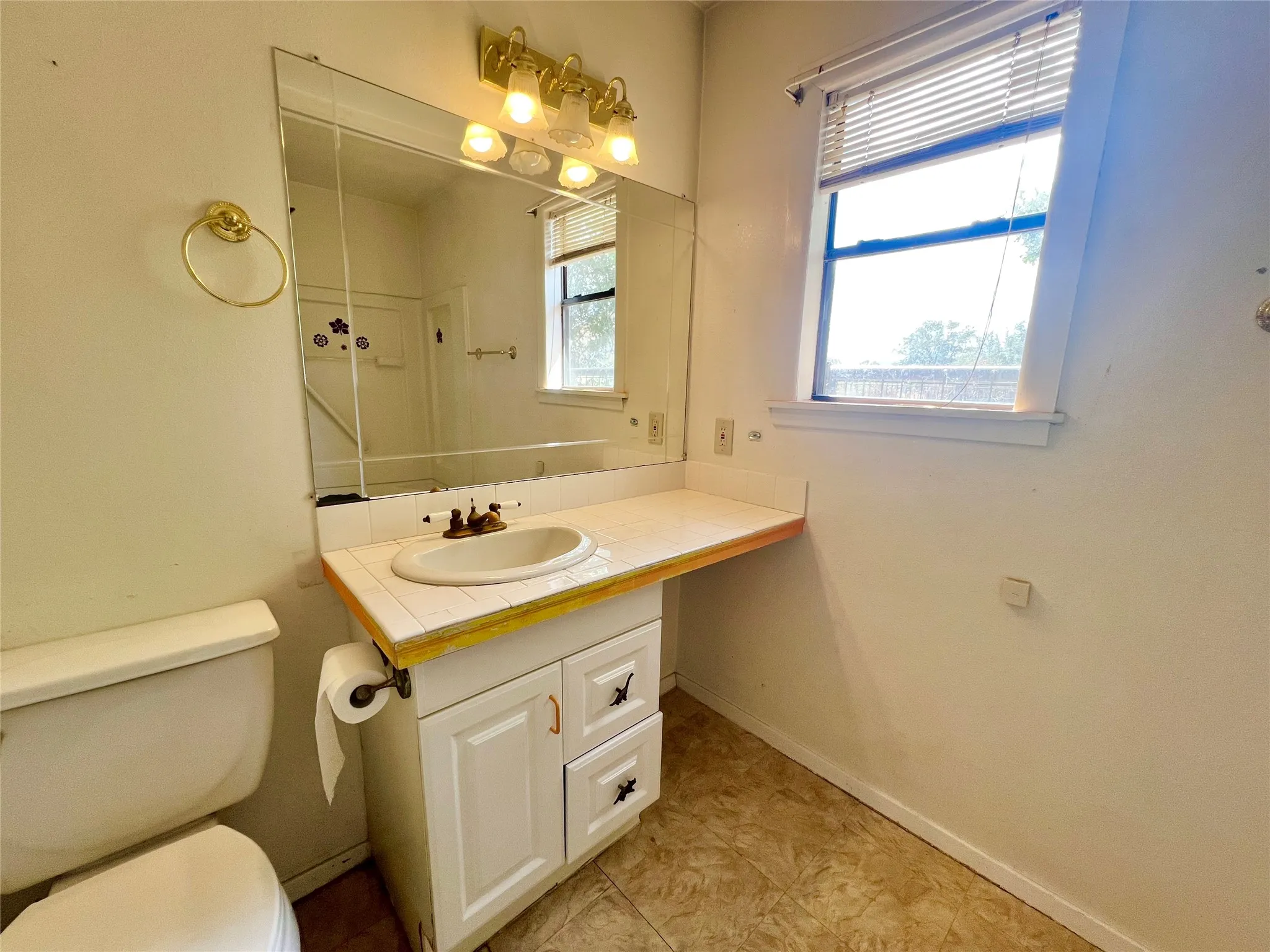 2nd bathroom
